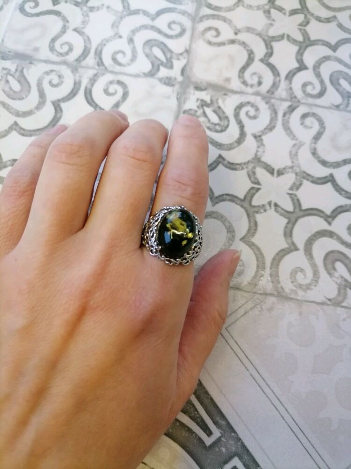 Фото №5 к отзыву покупателя Надежда о товаре Серебряное кольцо с натуральным янтарем