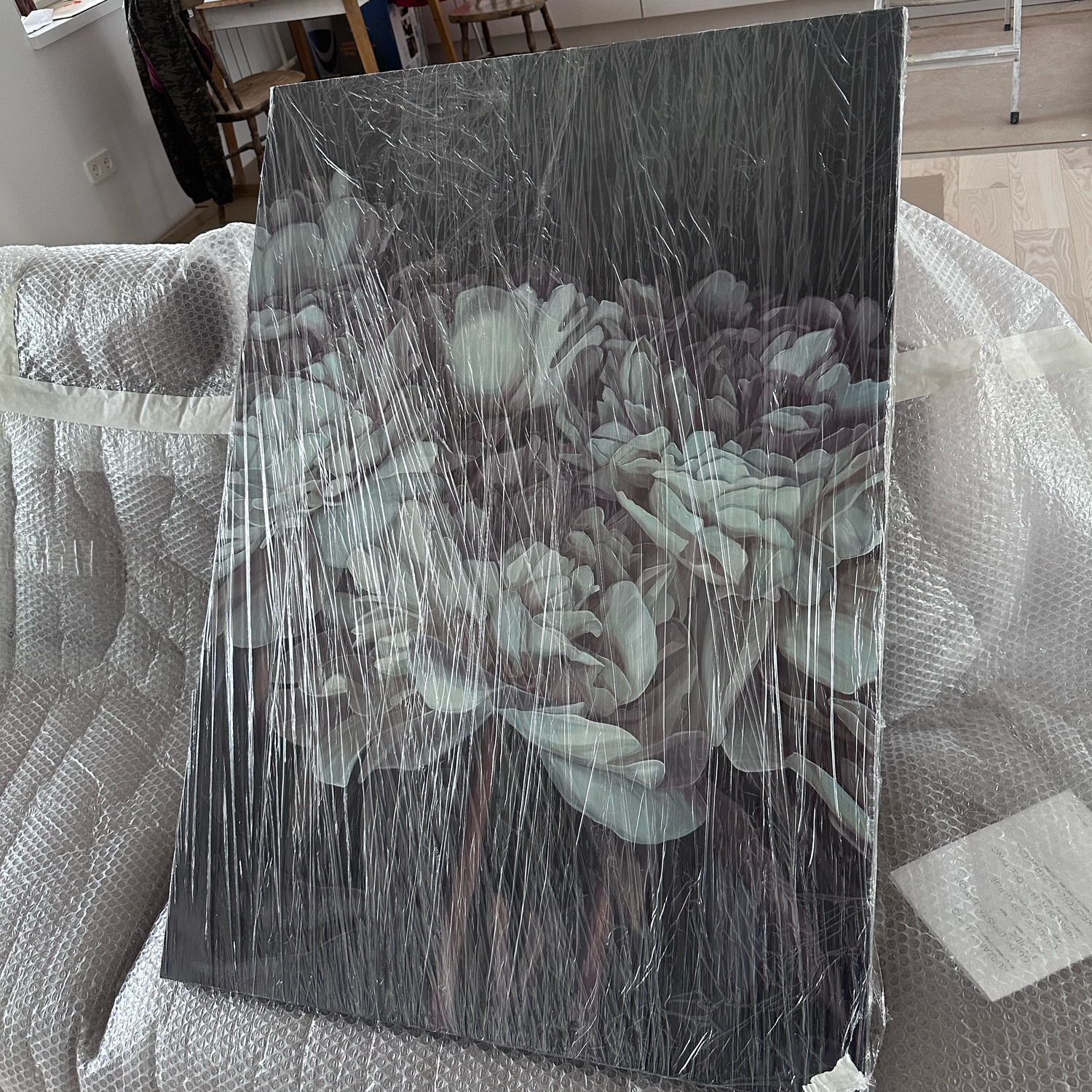 Фото №1 к отзыву покупателя Kira  о товаре Картина "Белые пионы" масло, холст на подрамнике 70х100 см