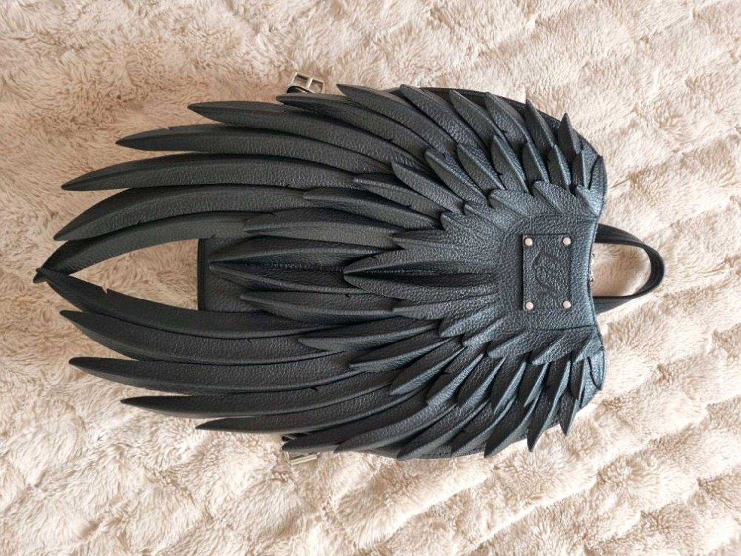 Photo №1 к отзыву покупателя Reutskaya Olga о товаре Женский кожаный рюкзак "Black wings"