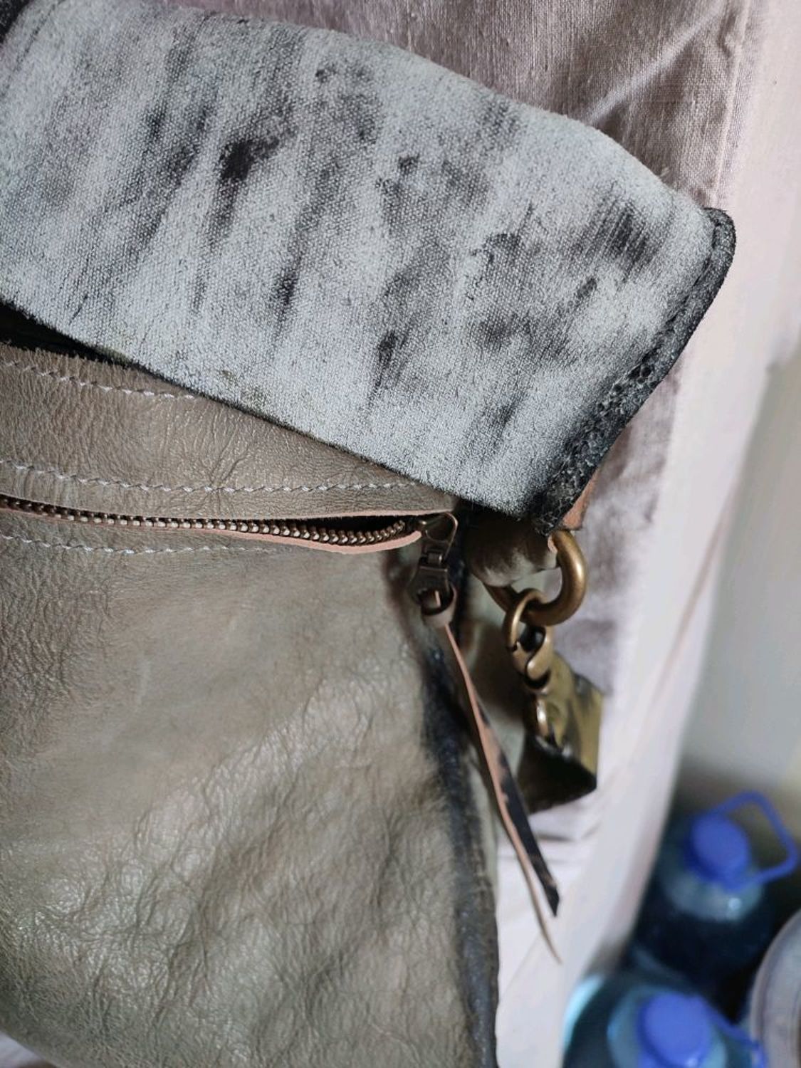 Photo №3 к отзыву покупателя Karina Kayumova о товаре Оливковая кожаная сумка ручной работы