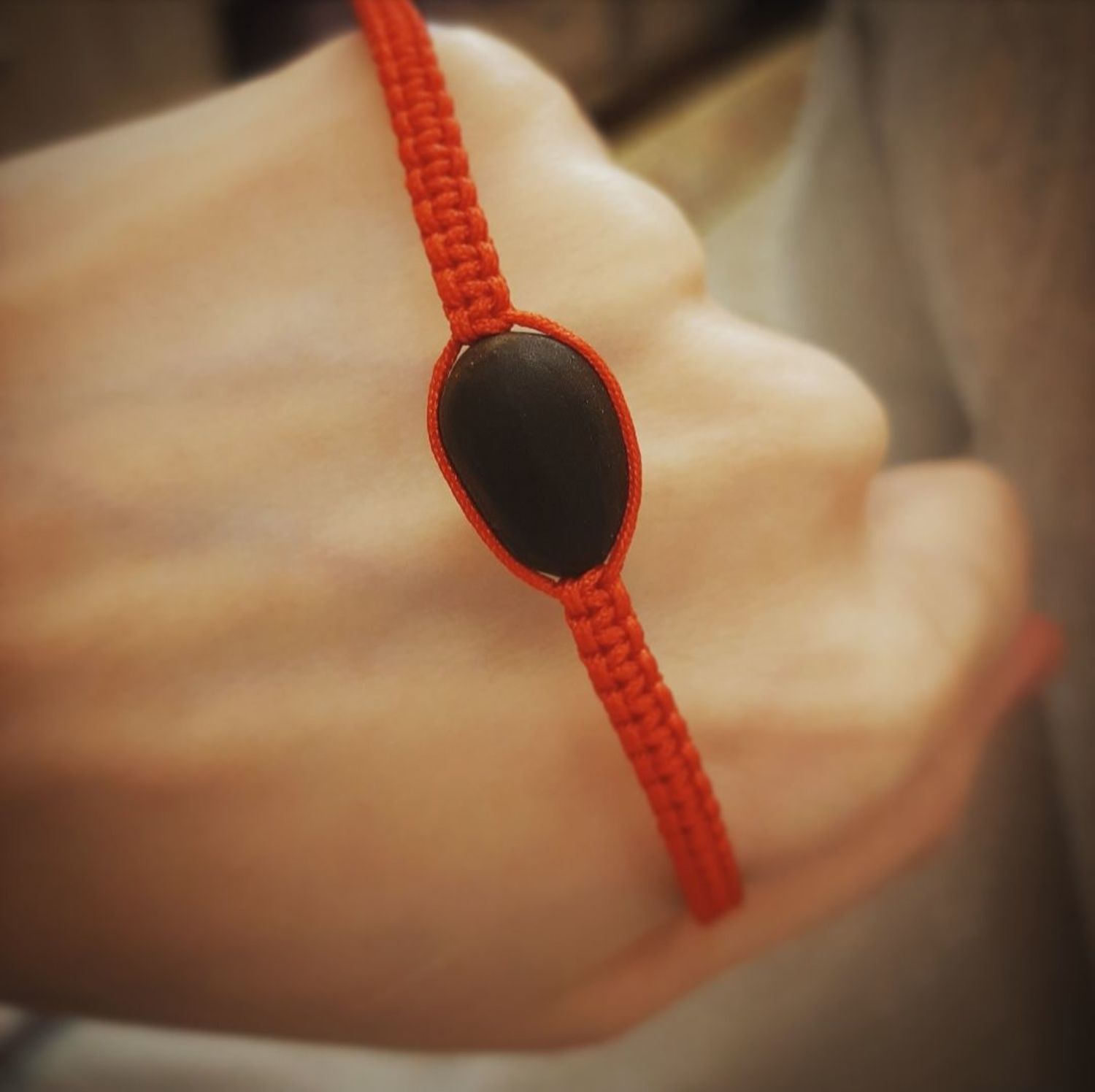 Фото №1 к отзыву покупателя Tony's Shop [Handmade&Vintage] о товаре Браслет Шамбала с семечком лотоса на красной нитке