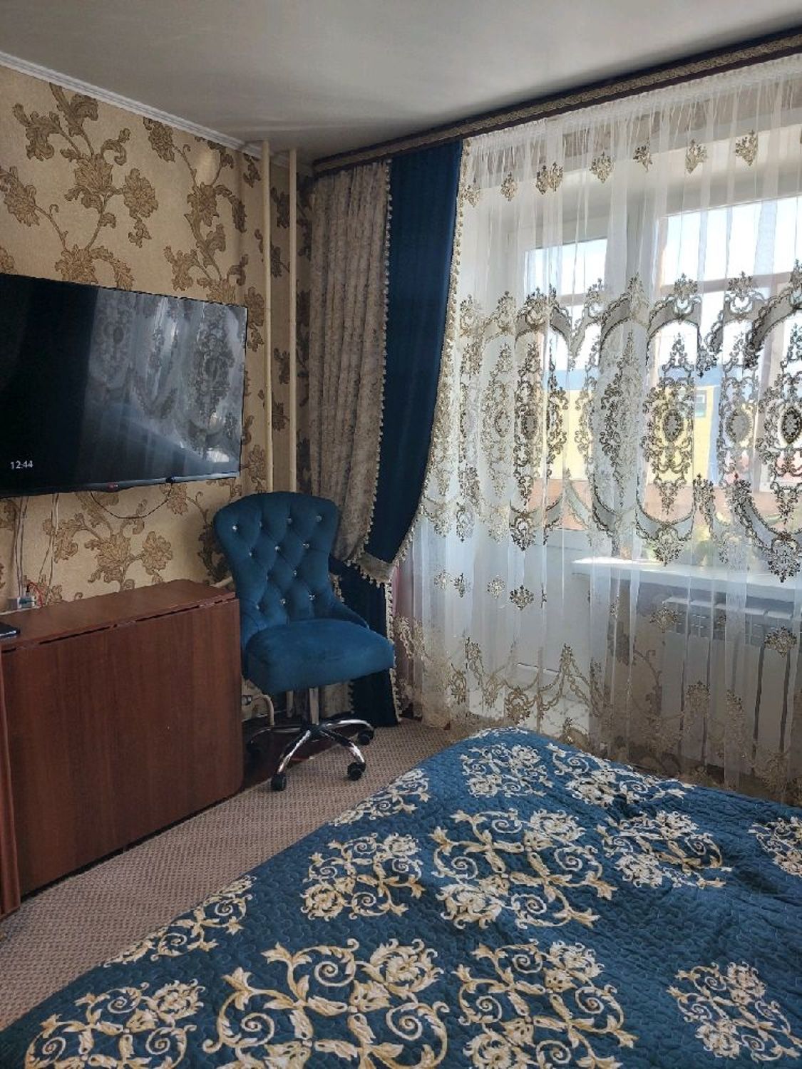 Фото №3 к отзыву покупателя Екатерина Багдаян о товаре Стул на гидравлике в каретной стяжке