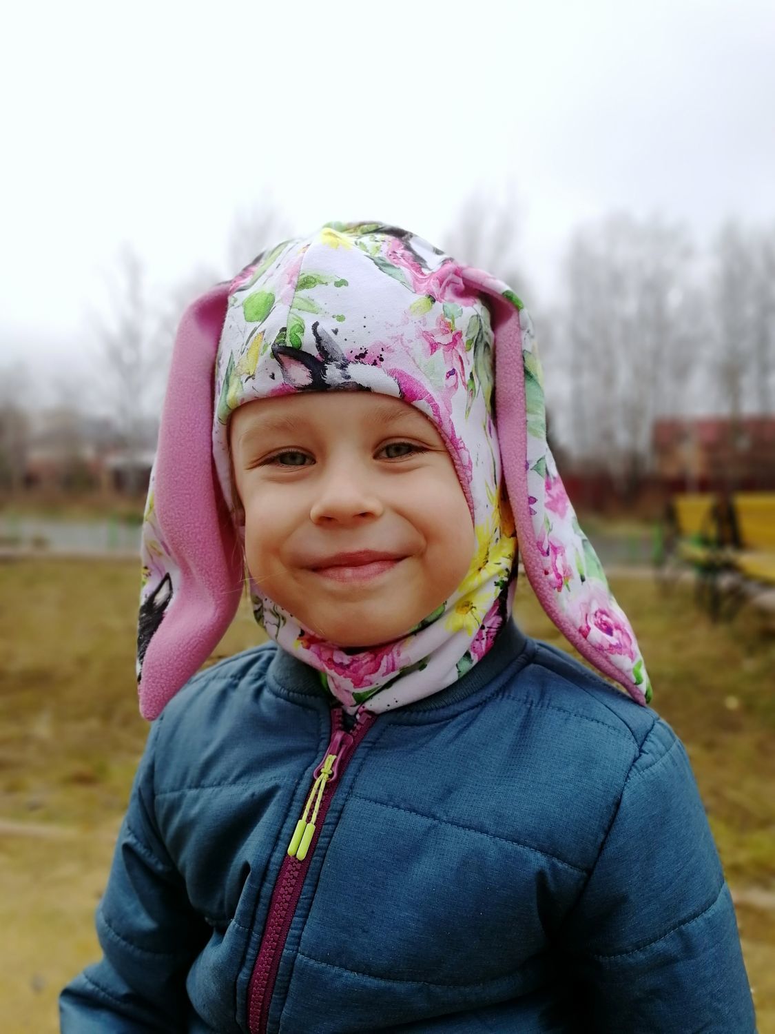 Photo №1 к отзыву покупателя tolkovalenki о товаре Шапка шлем Зайка на флисе