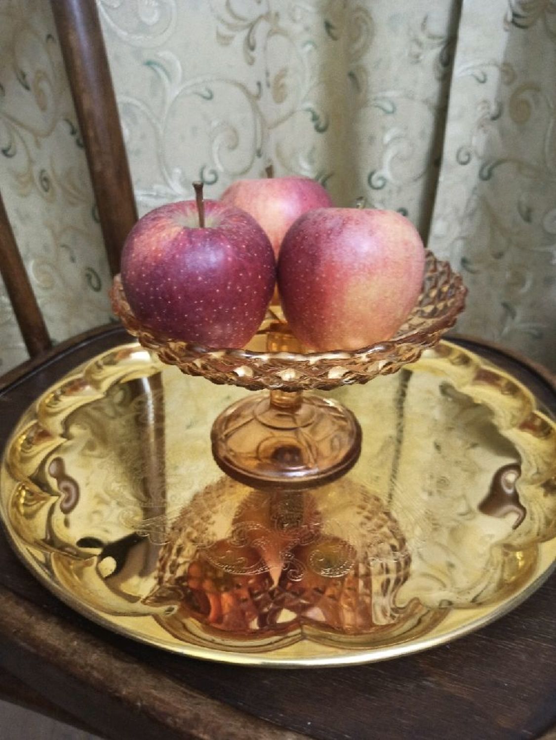 Photo №1 к отзыву покупателя Marina Karpova о товаре Графин, штоф, конфетница, ваза на ножке карамельное стекло