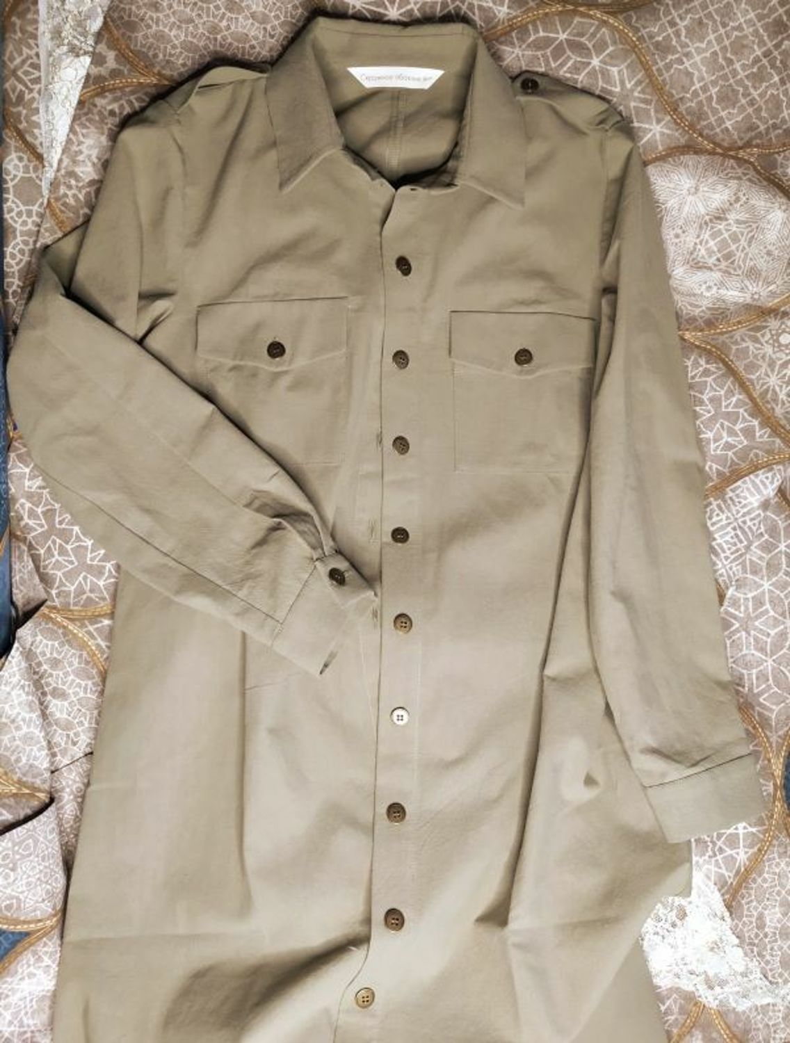 Фото №1 к отзыву покупателя Aceituna о товаре Платье-рубашка цвета хаки, с длинным рукавом и накладными карманами