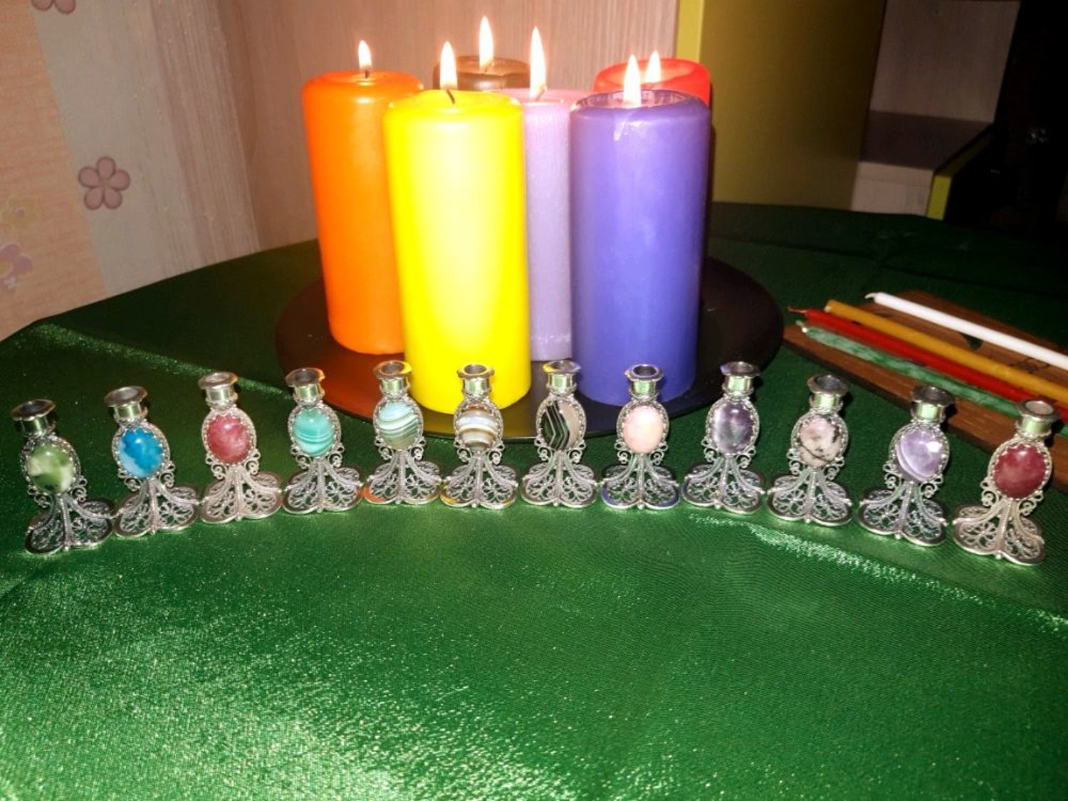 Photo №2 к отзыву покупателя Yana Anatolevna о товаре Подсвечник латунный с камнем для тонкой, церковной свечи.