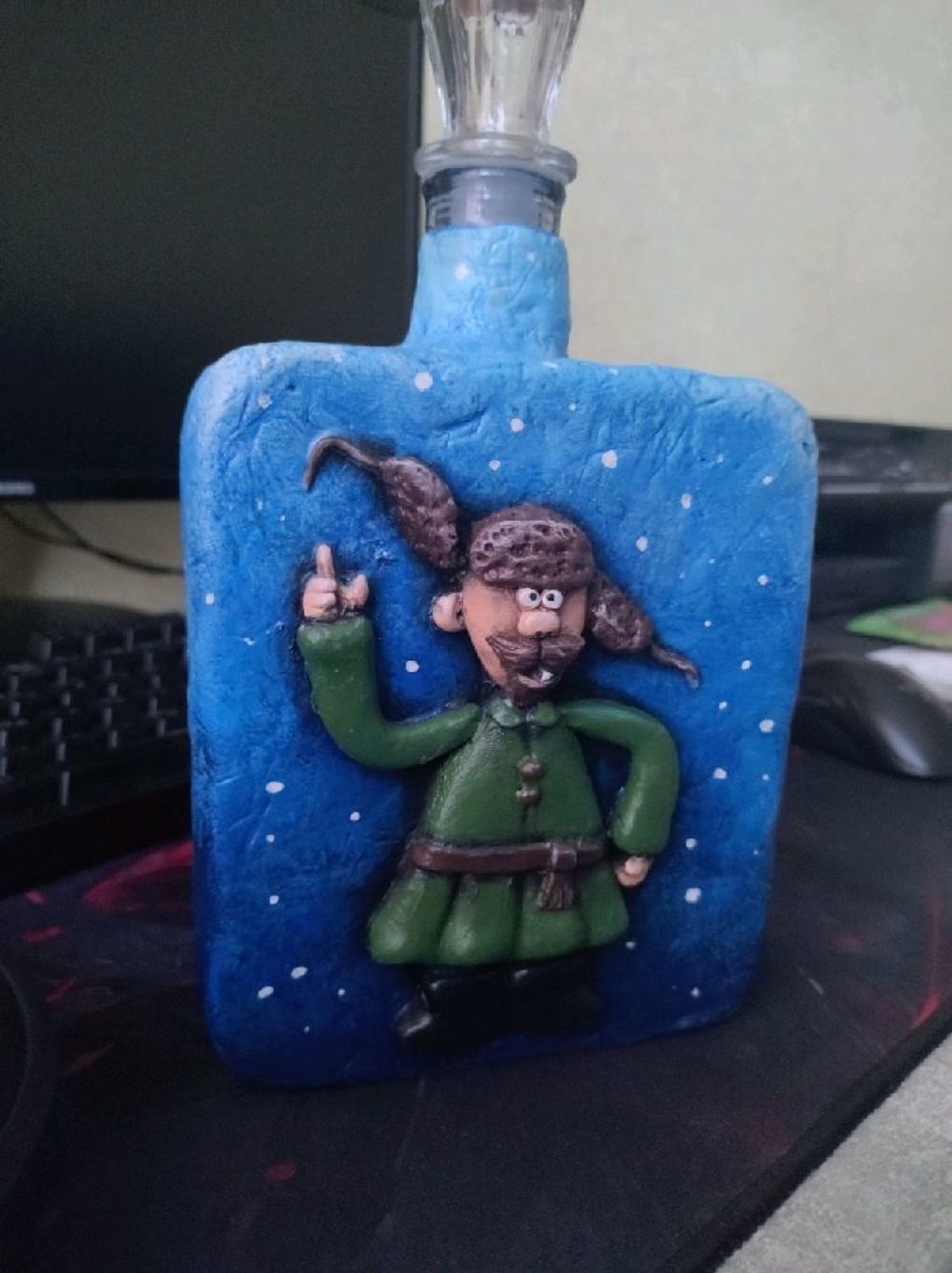Photo №1 к отзыву покупателя Aleksandr о товаре Подарок на Новый год, декоративная бутылка, мультик