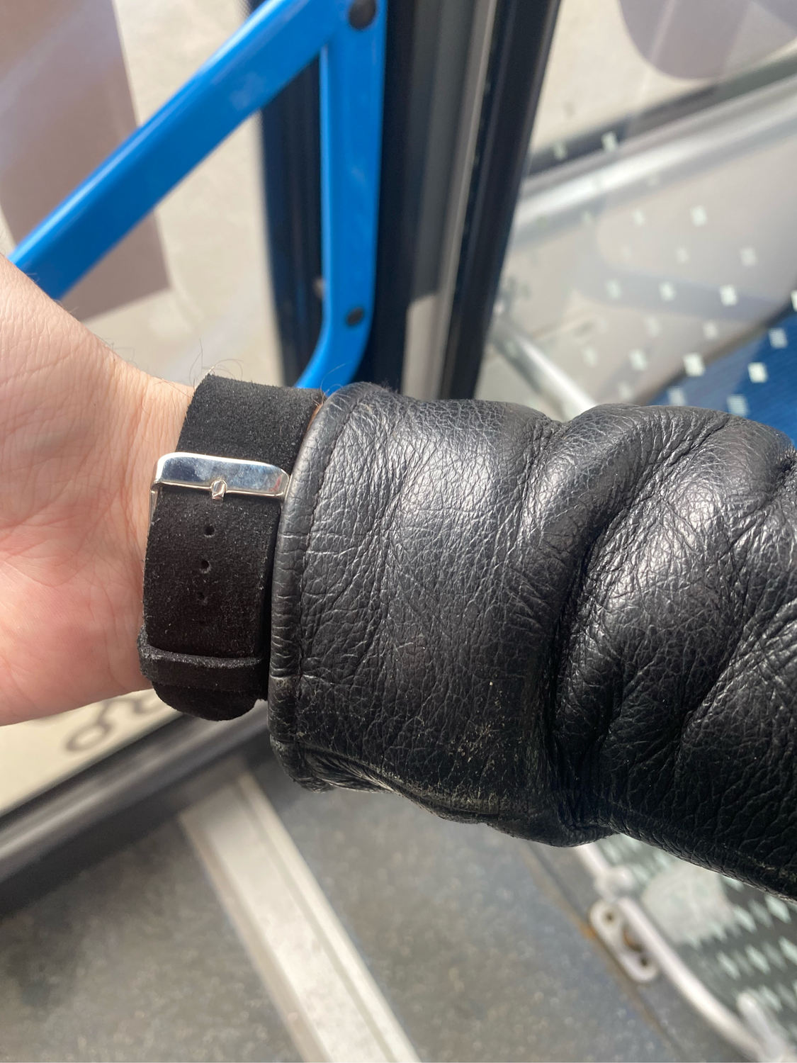 Фото №1 к отзыву покупателя Владимир о товаре Ремешок на часы Apple Watch "Черная замша"