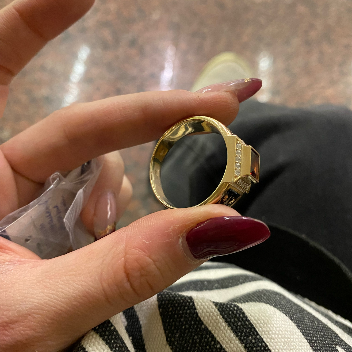 Photo №1 к отзыву покупателя Elizaveta Gorshkova о товаре Перстень «Конопля» из серебра с гранатом