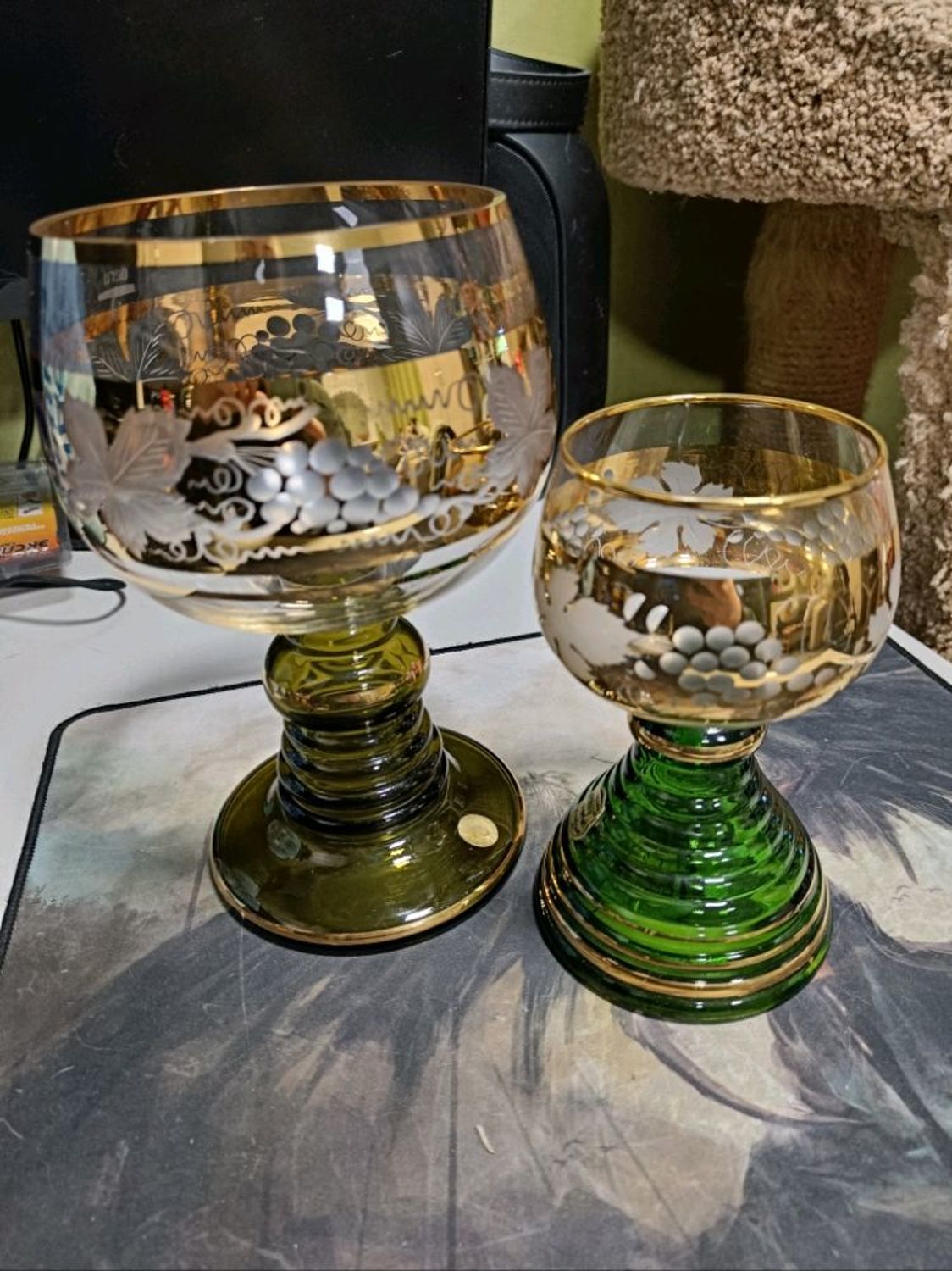 Фото №1 к отзыву покупателя Darya Kalinina о товаре Винтаж: Два огромных бокала, рёмер для вина, музыкальная шкатулка