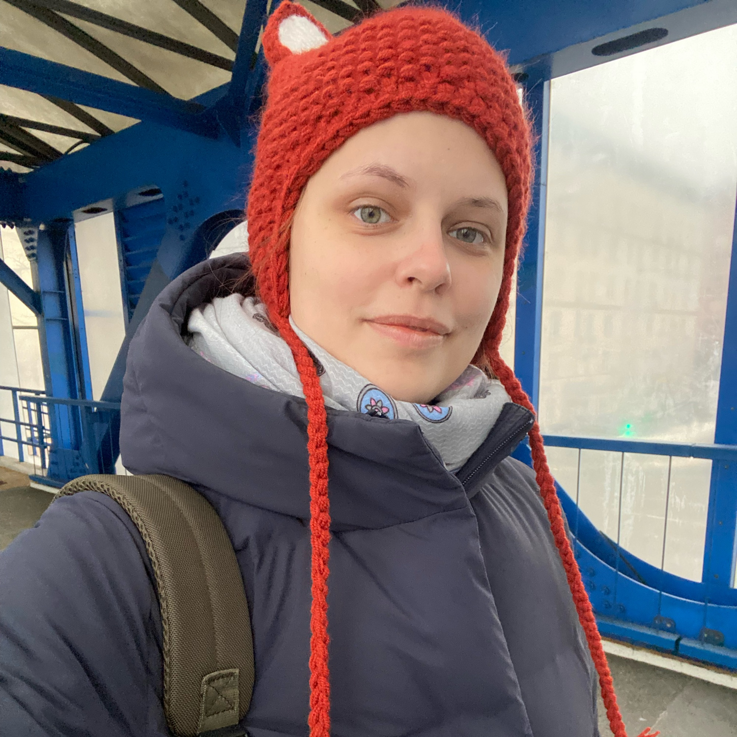 Фото №2 к отзыву покупателя Арина Филиппова о товаре Шапка с ушками, с помпонами, уши кошки, шапка лиса