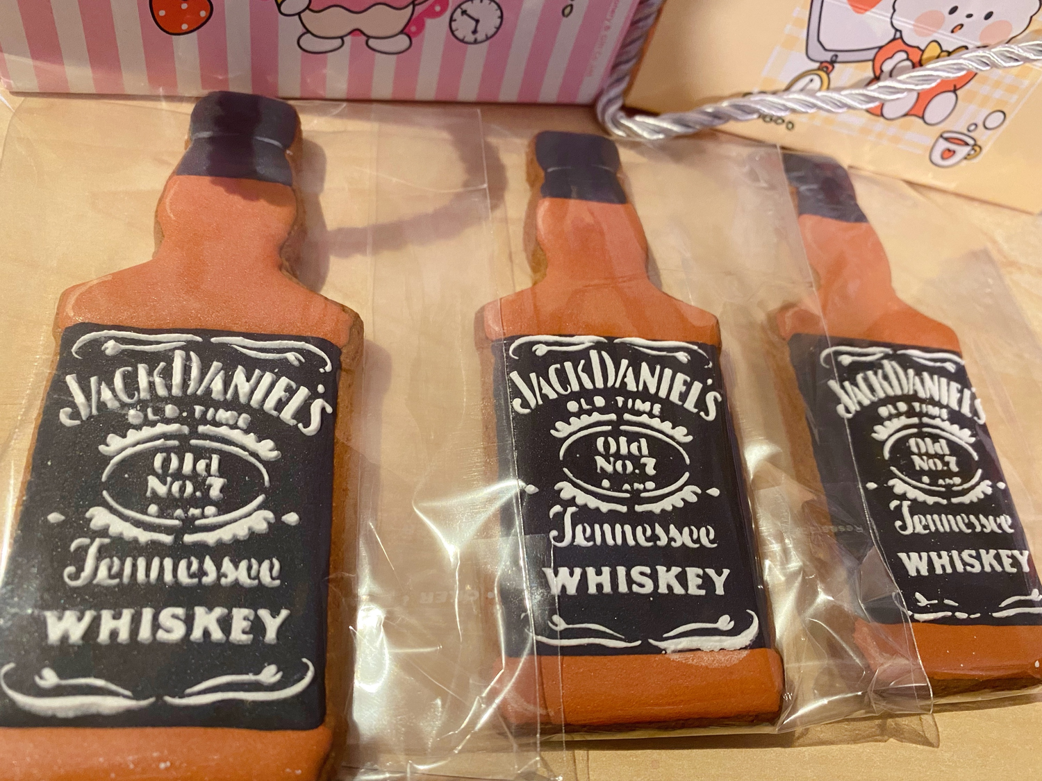 Фото №1 к отзыву покупателя NainoKatara о товаре Пряник Виски Jack Daniels  На 23 февраля День рождения