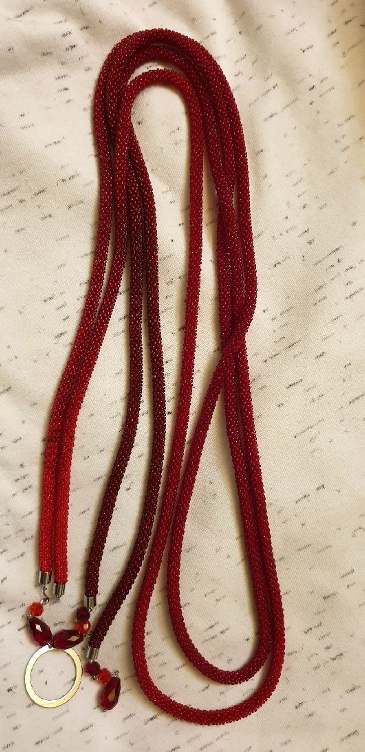Фото №1 к отзыву покупателя Надя о товаре Тонкий пояс веревка из бисера с чешским стеклом темно-красный
