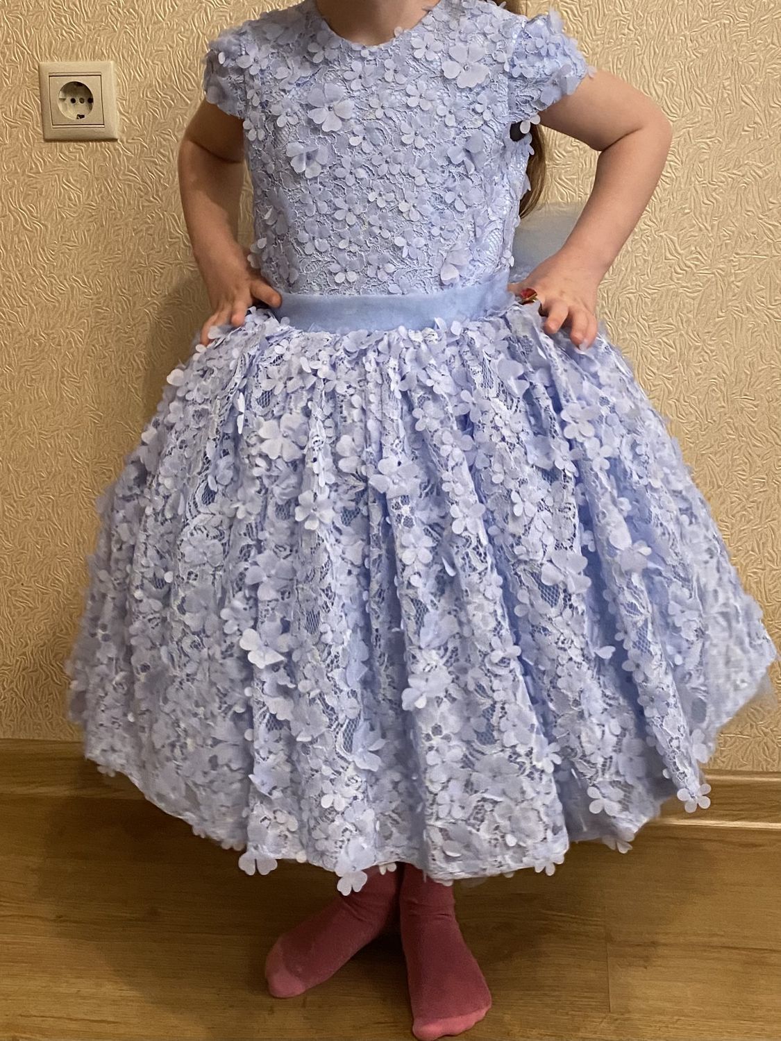 Photo №1 к отзыву покупателя Anastasiya о товаре Кружевное платье для девочки