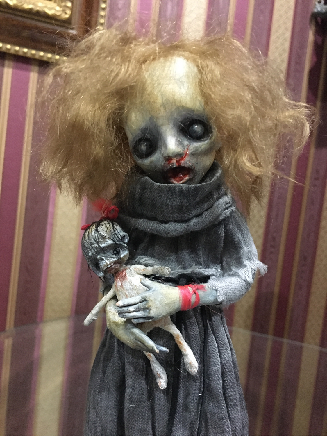 Фото №2 к отзыву покупателя Наталья о товаре Зомби. Коллекционная кукла.