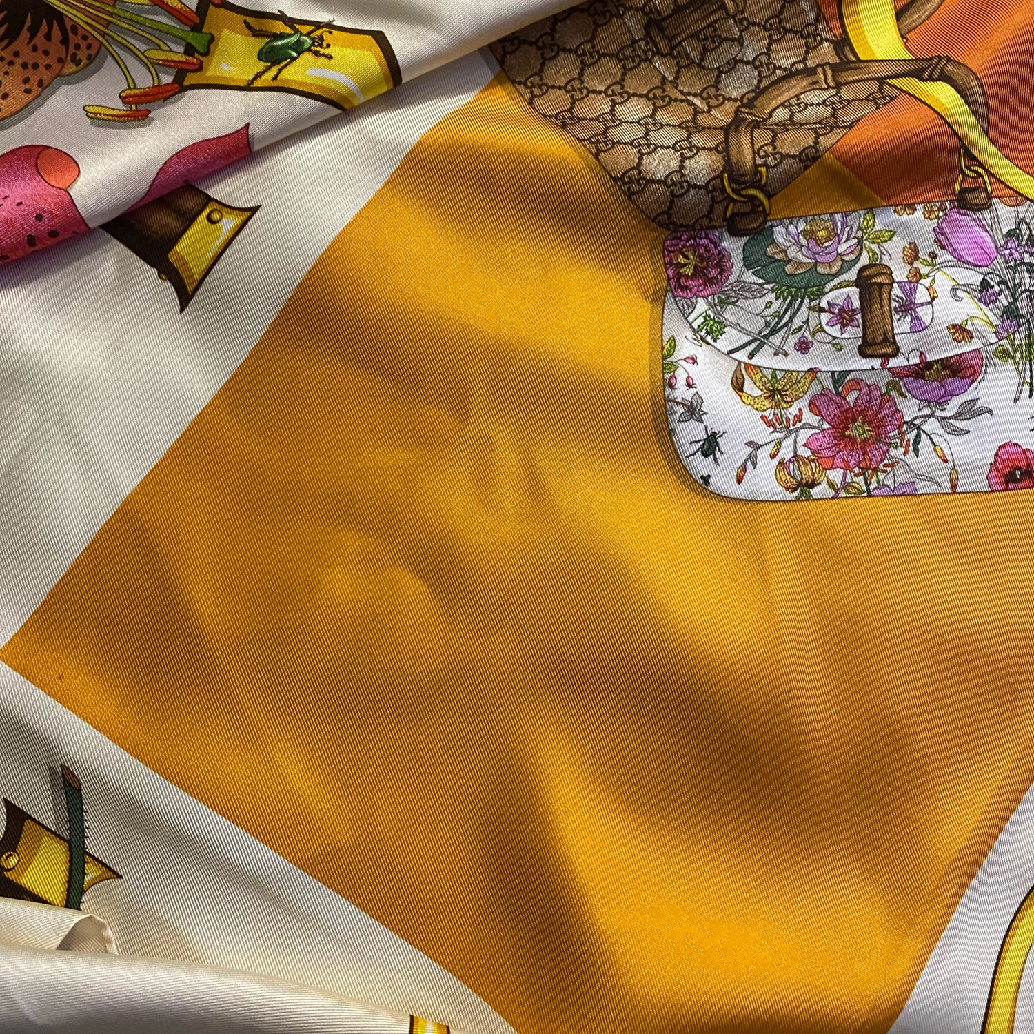 Photo №1 к отзыву покупателя Irina о товаре Платок . Gucci. Оригинал.Италия.