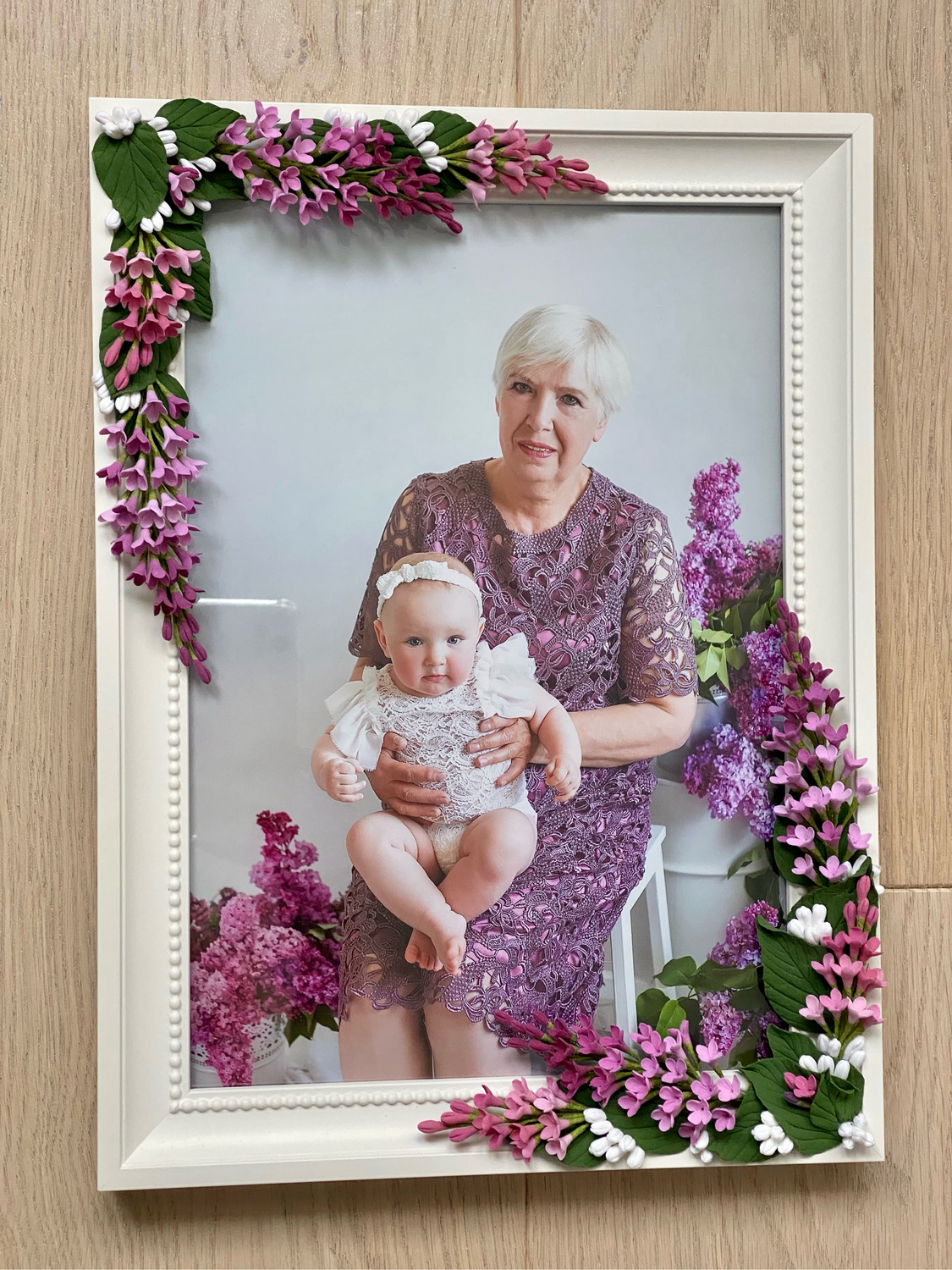 Фото №1 к отзыву покупателя Мария о товаре Фоторамка с цветами из полимерной глины " Свадебная "