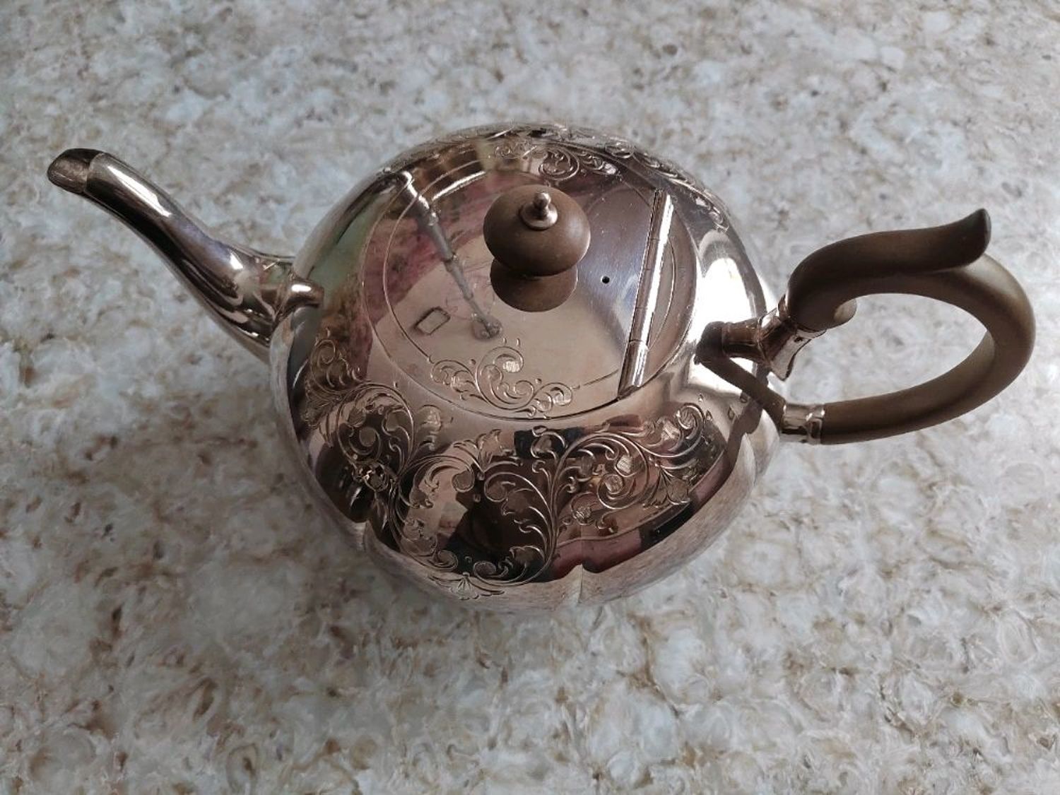 Фото №1 к отзыву покупателя Василий о товаре Винтаж: Большой чайник заварочный антикварный для кипятка серебрение Англия