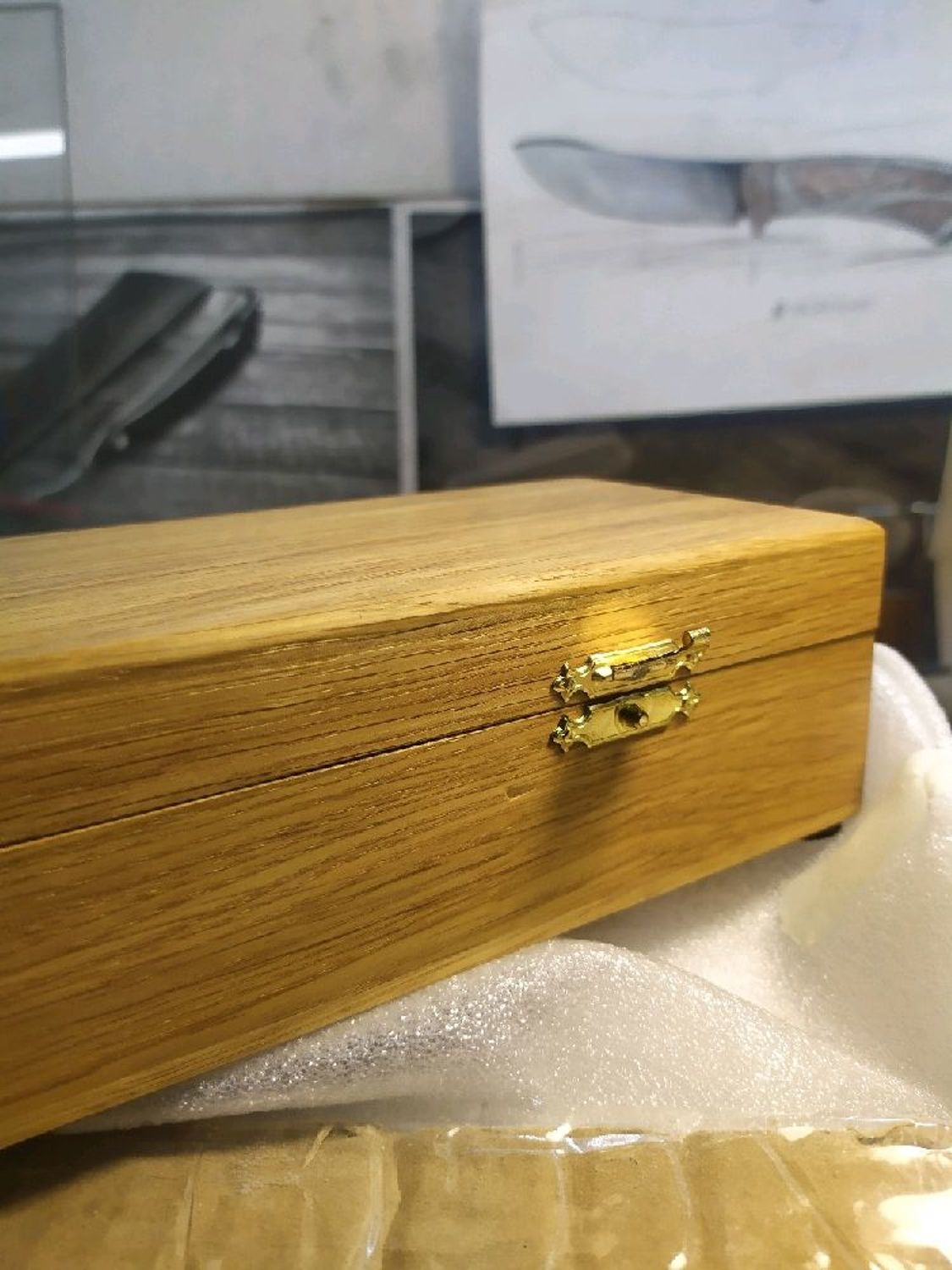Photo №1 к отзыву покупателя AX_knives о товаре Шкатулка для ножа из массива дуба