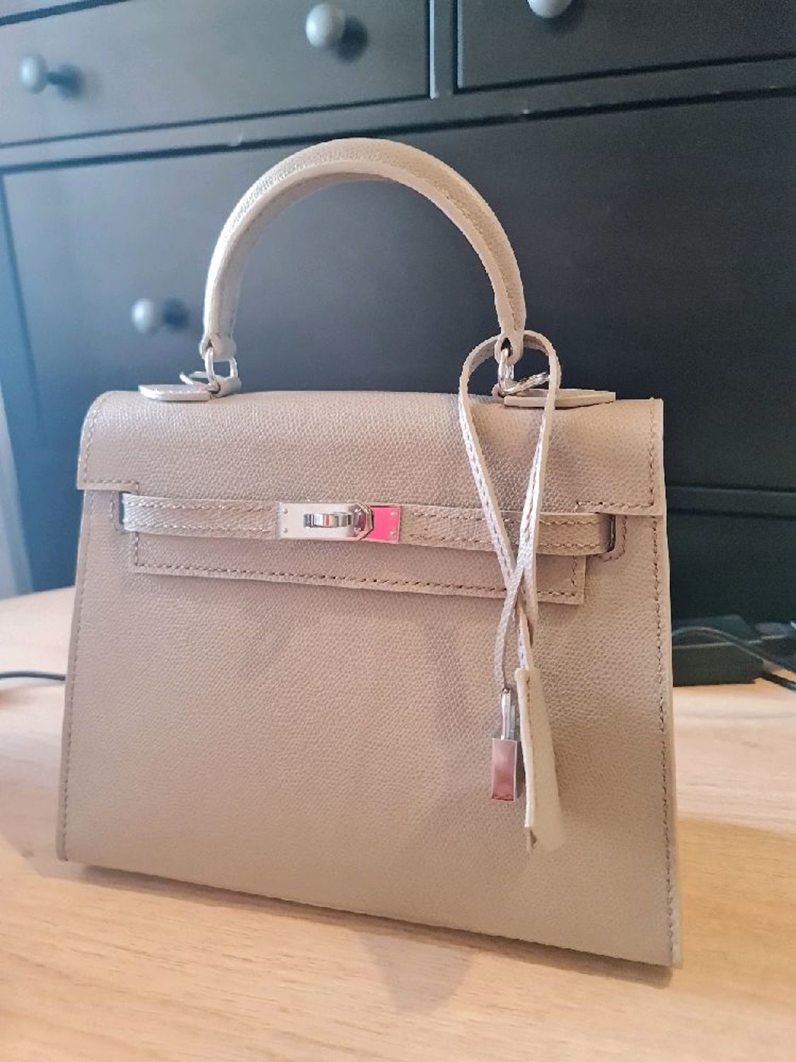 Фото №2 к отзыву покупателя Мария о товаре Сумка в стиле Hermes Kelly 25 из натуральной кожи ручной работы