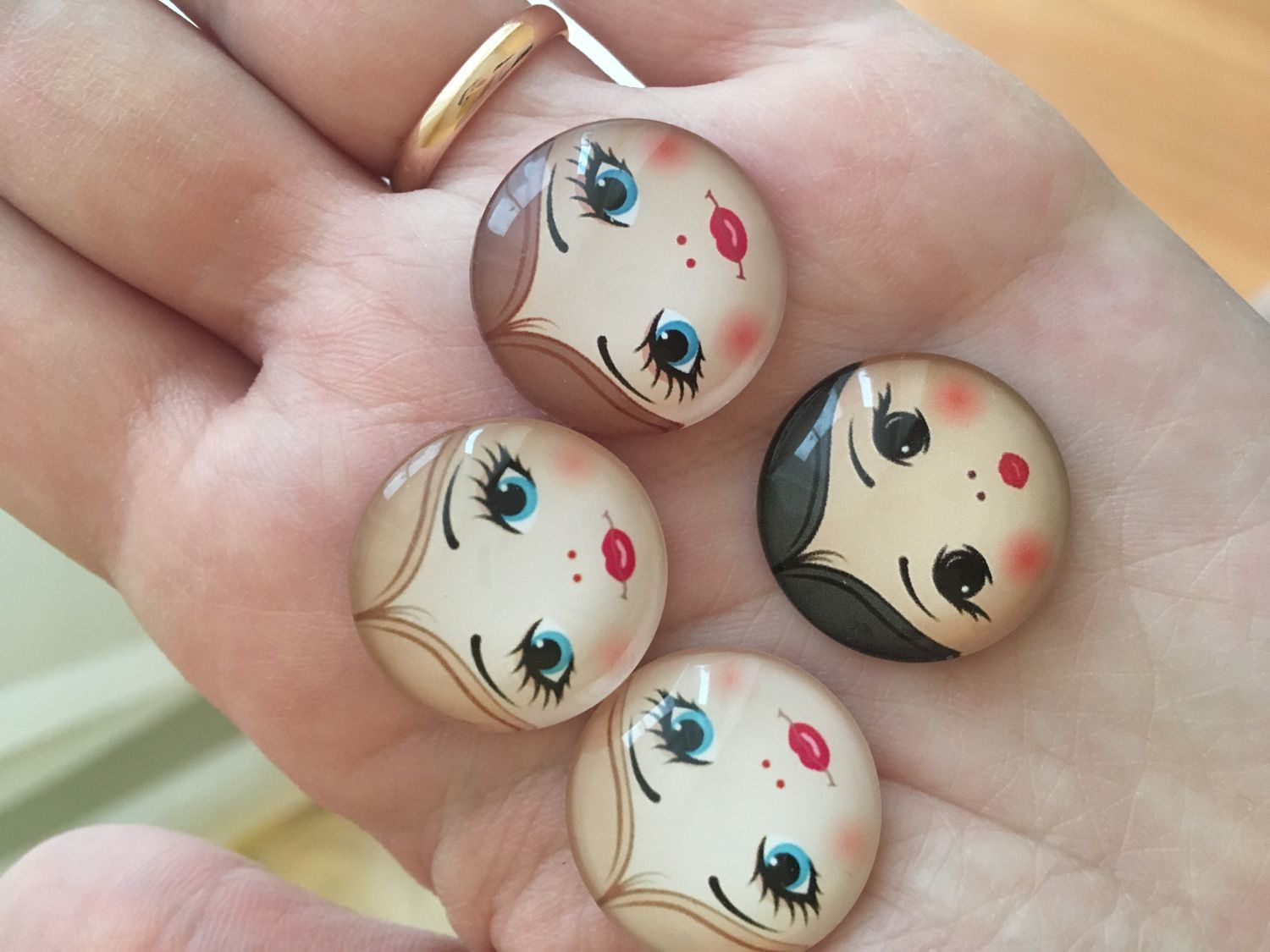 Фото №1 к отзыву покупателя BerryBrooch о товаре Личико матрёшки. Лицо. Личико матрешки. Личико для броши. Лицо кабошон