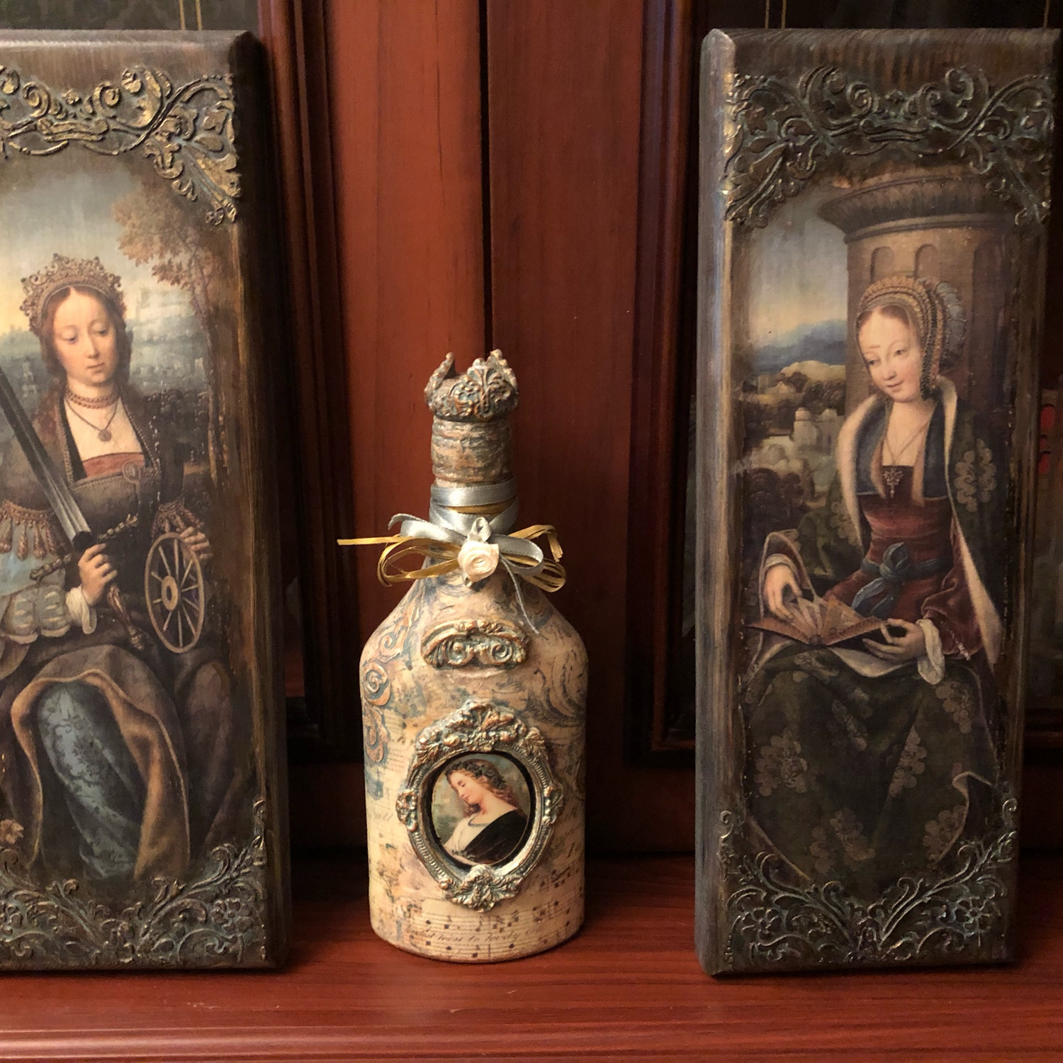 Фото №1 к отзыву покупателя Елена (GrandBoho) о товаре Два панно Святые Екатерина и Варвара