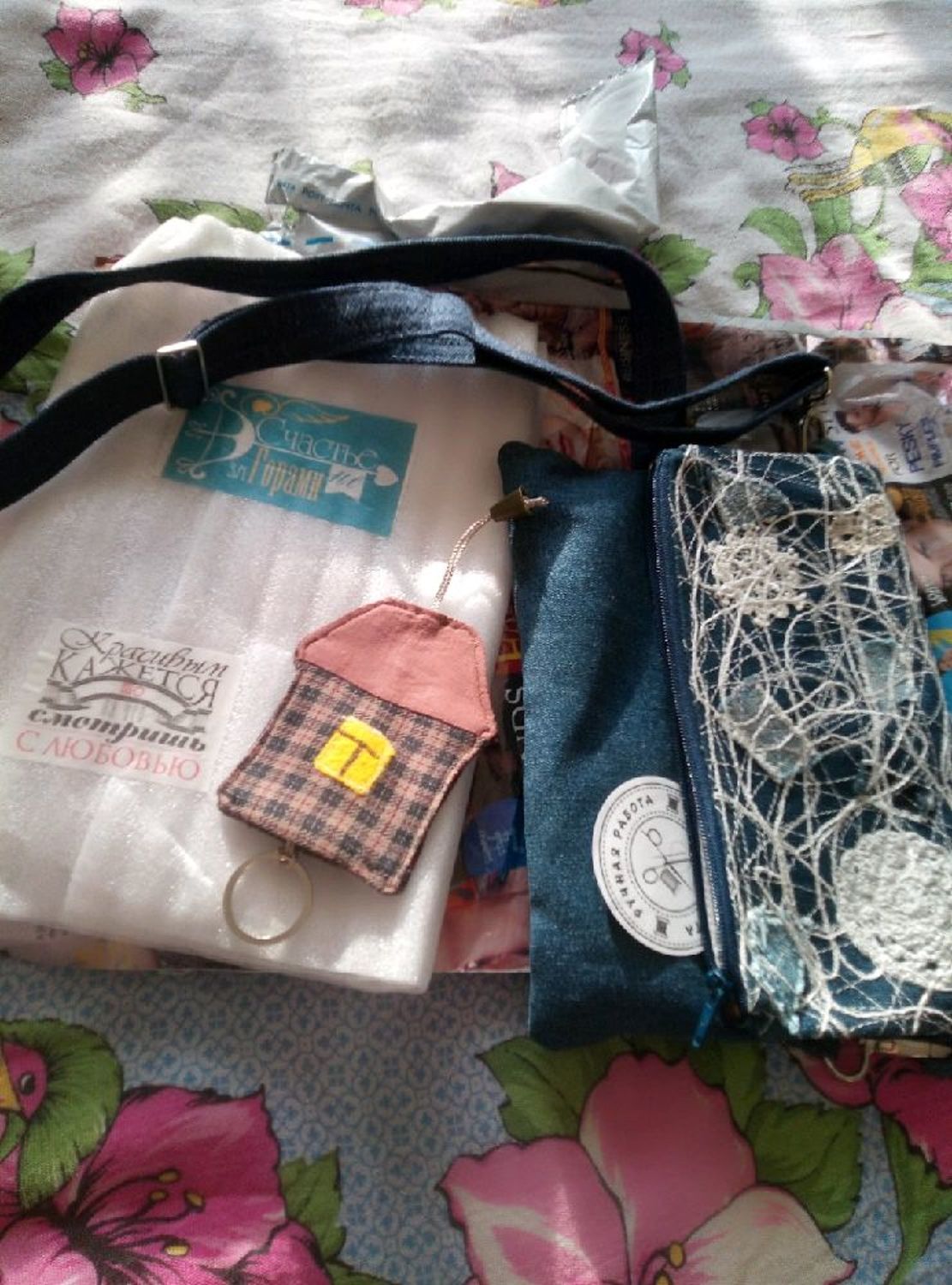 Фото №1 к отзыву покупателя Валерия Dsv о товаре Женская джинсовая сумочка через плечо