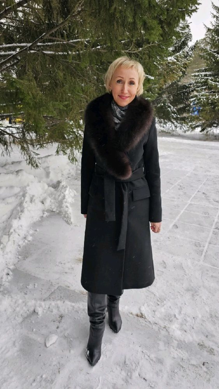 Photo №2 к отзыву покупателя Natalya Zoteeva о товаре Черное пальто с мехом зимнее