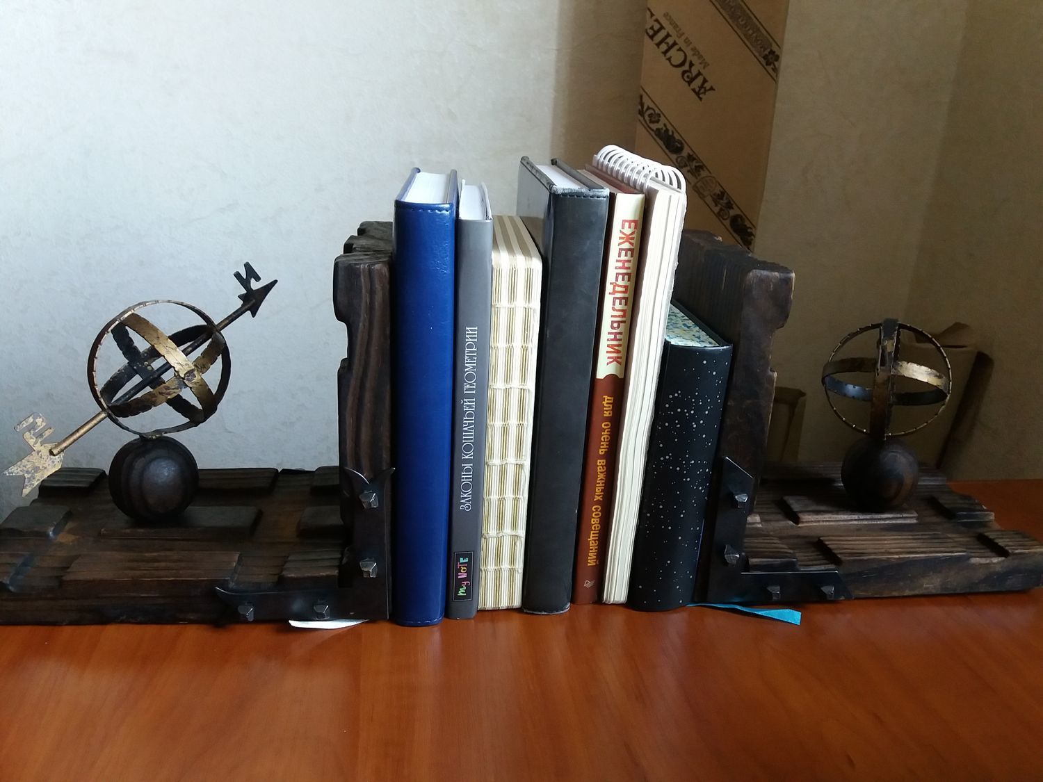Фото №1 к отзыву покупателя Анастасия о товаре Винтаж: Винтаж: Подставки для книг