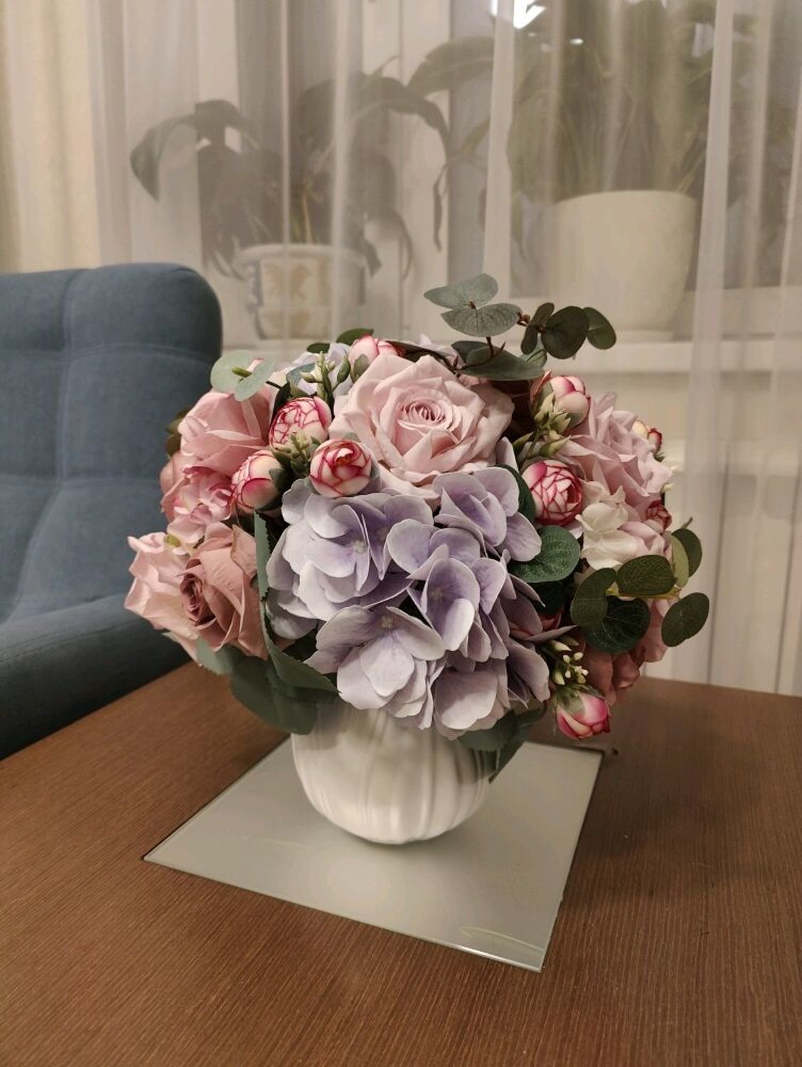 Photo №1 к отзыву покупателя Galina о товаре "Аура" Композиция из искусственных цветов в вазе