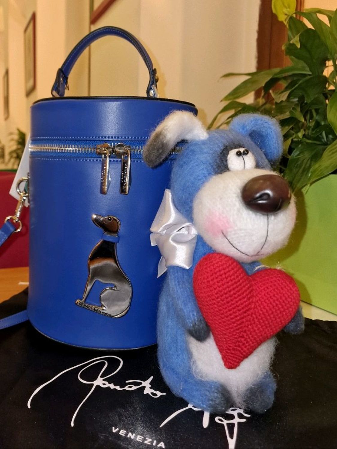 Фото №2 к отзыву покупателя Евгения Андреева о товаре Вязаная игрушка Собака с сердцем