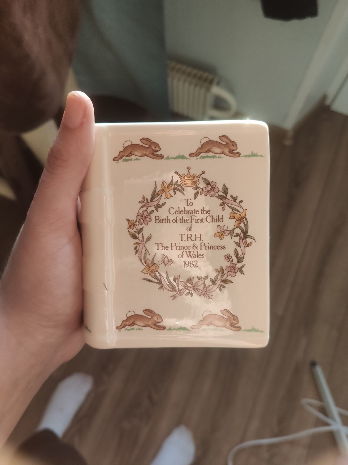 Фото №1 к отзыву покупателя Кузина Мария о товаре Винтаж: Копилка «Bunnykins» от Royal Doulton, Англия.