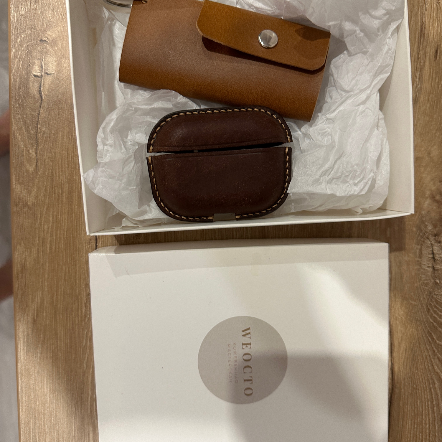 Фото №1 к отзыву покупателя Алексей Стрельчук о товаре Чехол для AirPods Pro из натуральной кожи коричневый табак аирподс про