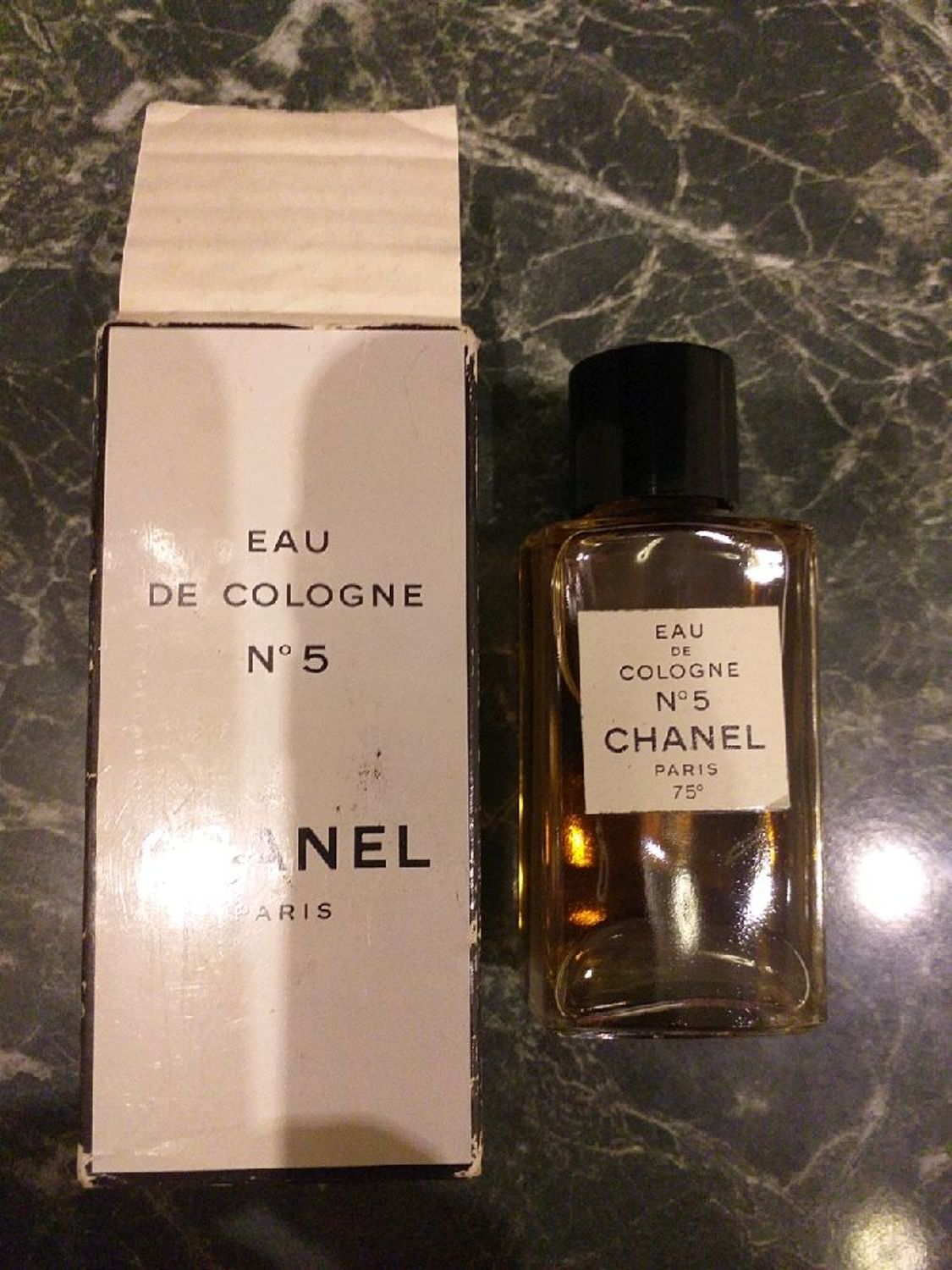 Фото №1 к отзыву покупателя Виолетта о товаре Винтаж: CHANEL 5  EAU DE COLOGNE 60 мл ПЛОМБА
