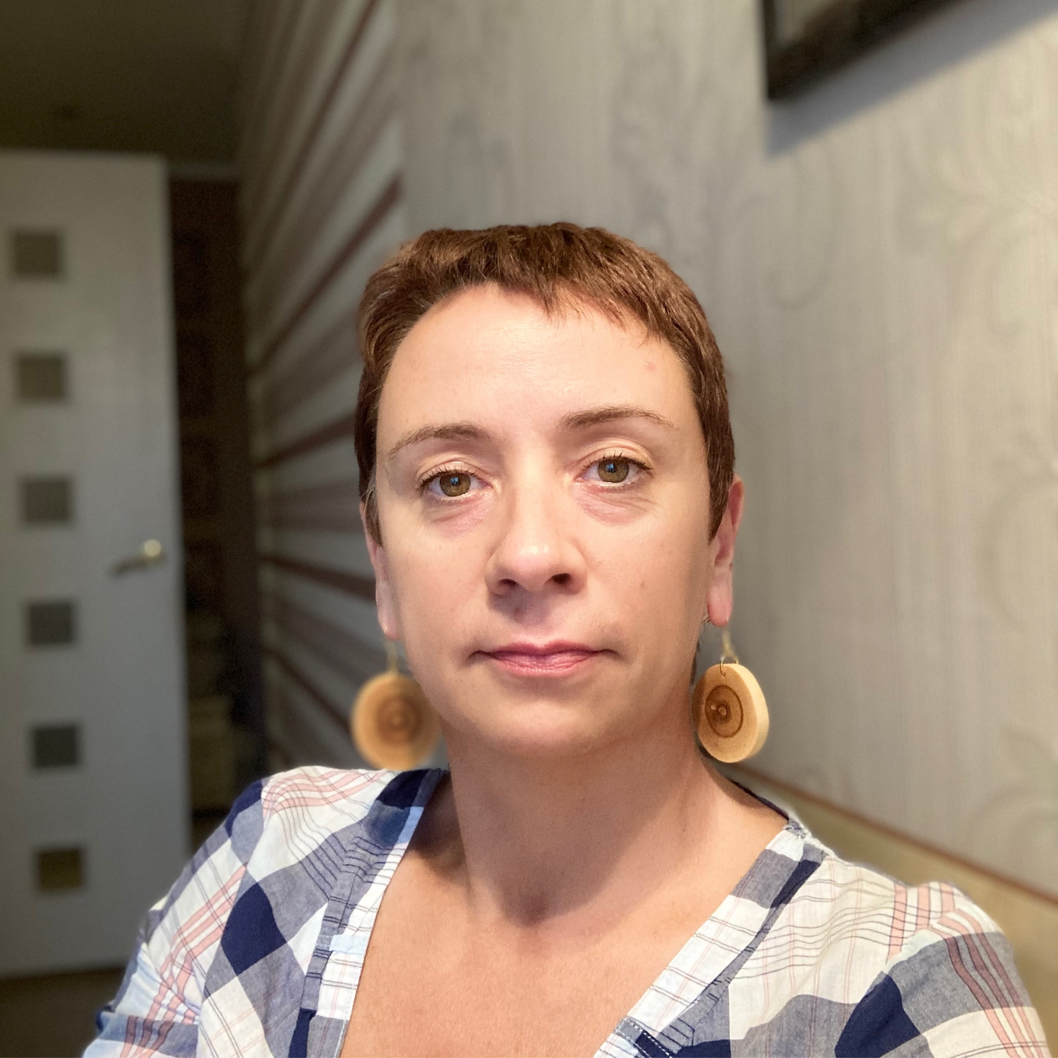 Photo №1 к отзыву покупателя Alena о товаре Объемные серьги из спила вишни