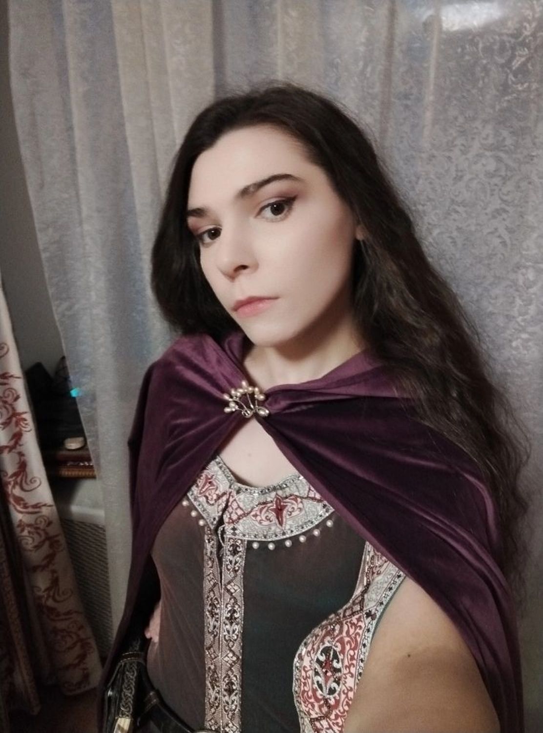 Фото №4 к отзыву покупателя Witchy Lilac: Stones & Flowers о товаре "Аметист" плащ бархатный с капюшоном фэнтезийный и еще 1 товар