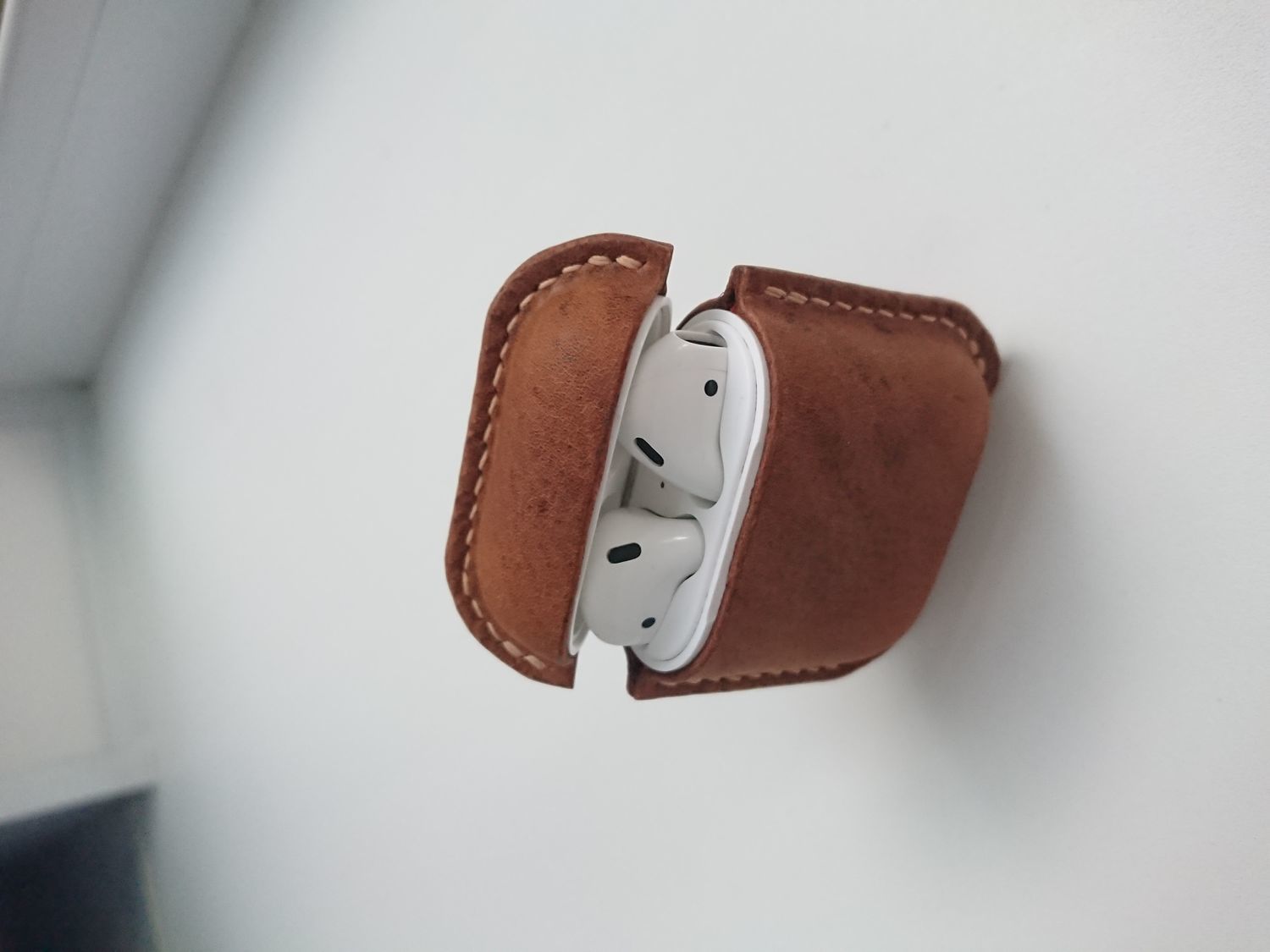Фото №3 к отзыву покупателя Андрей о товаре Чехол для AirPods из кожи