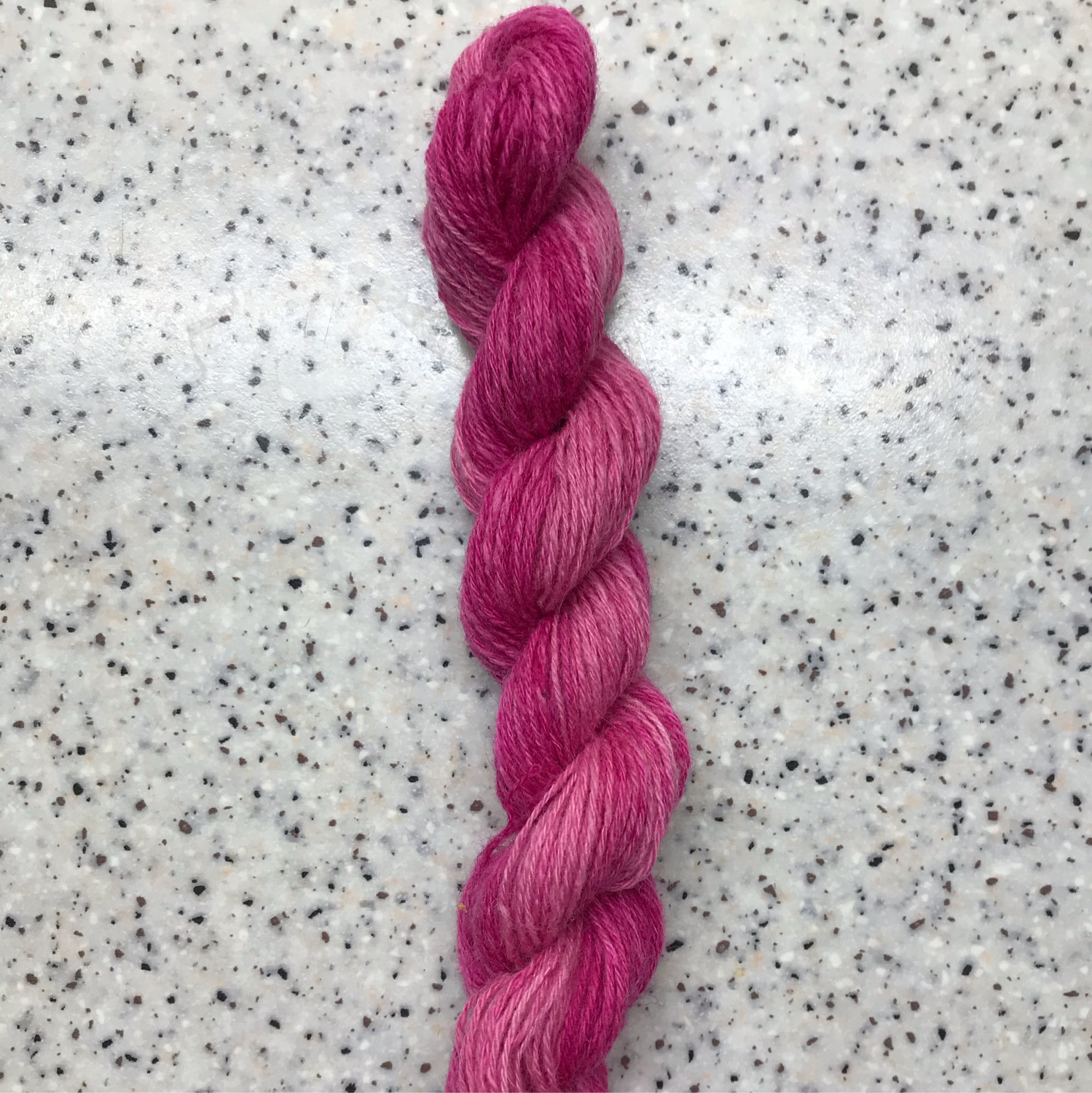 Фото №5 к отзыву покупателя chalsey_knittingthings о товаре Шерсть белая очень мягкая  натуральная овечья для прядения, валяния