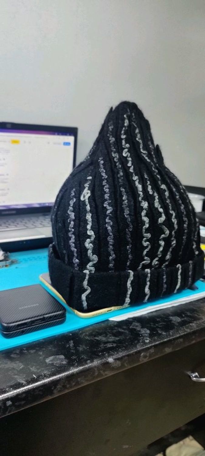 Фото №1 к отзыву покупателя Marsel Nurullin о товаре Валяная шапка "Black"