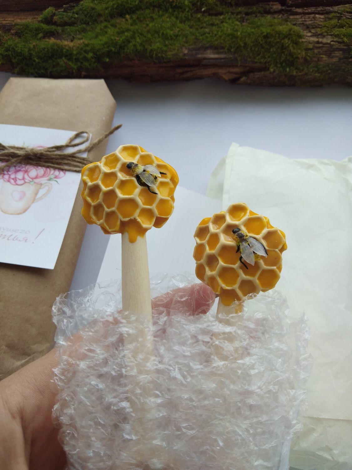 Фото №1 к отзыву покупателя GalaS о товаре Деревянная ложка для меда, Медовая ложка с декором, Ложка с пчелами
