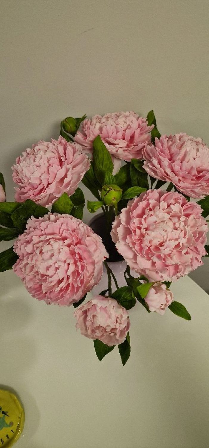 Photo №2 к отзыву покупателя Katerina о товаре Цветы: Букет розовых пионов из холодного фарфора. and 1 more item