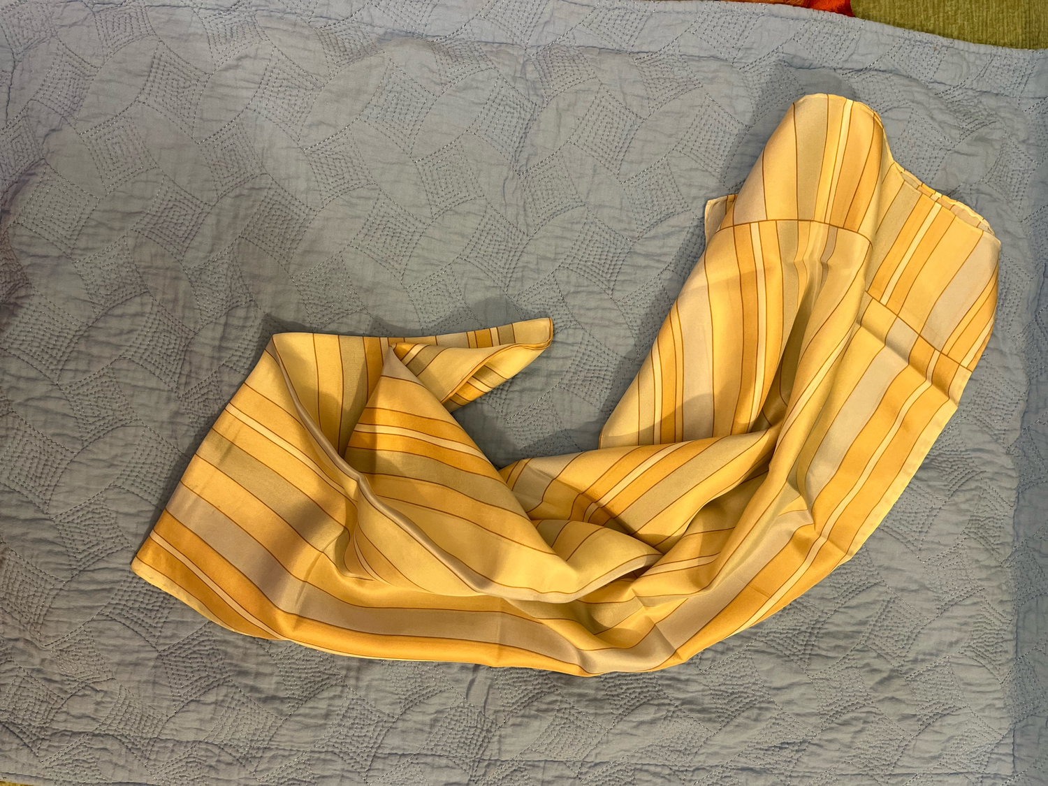 Фото №1 к отзыву покупателя tatyana о товаре Винтаж: Шелковый пастельный шарф "Нежный восход"
