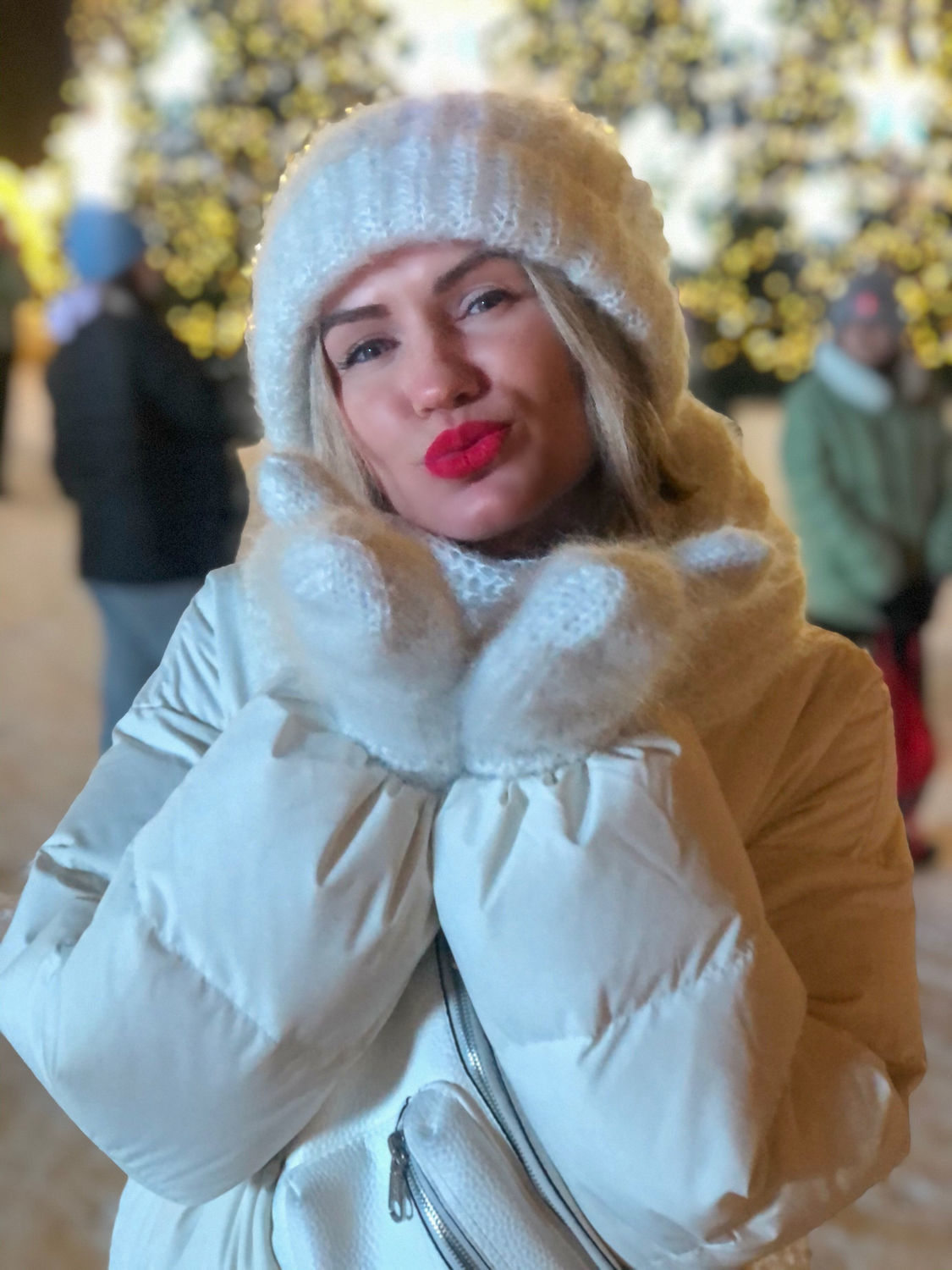 Фото №1 к отзыву покупателя Нина о товаре Шапка Такори , снуд , варежки