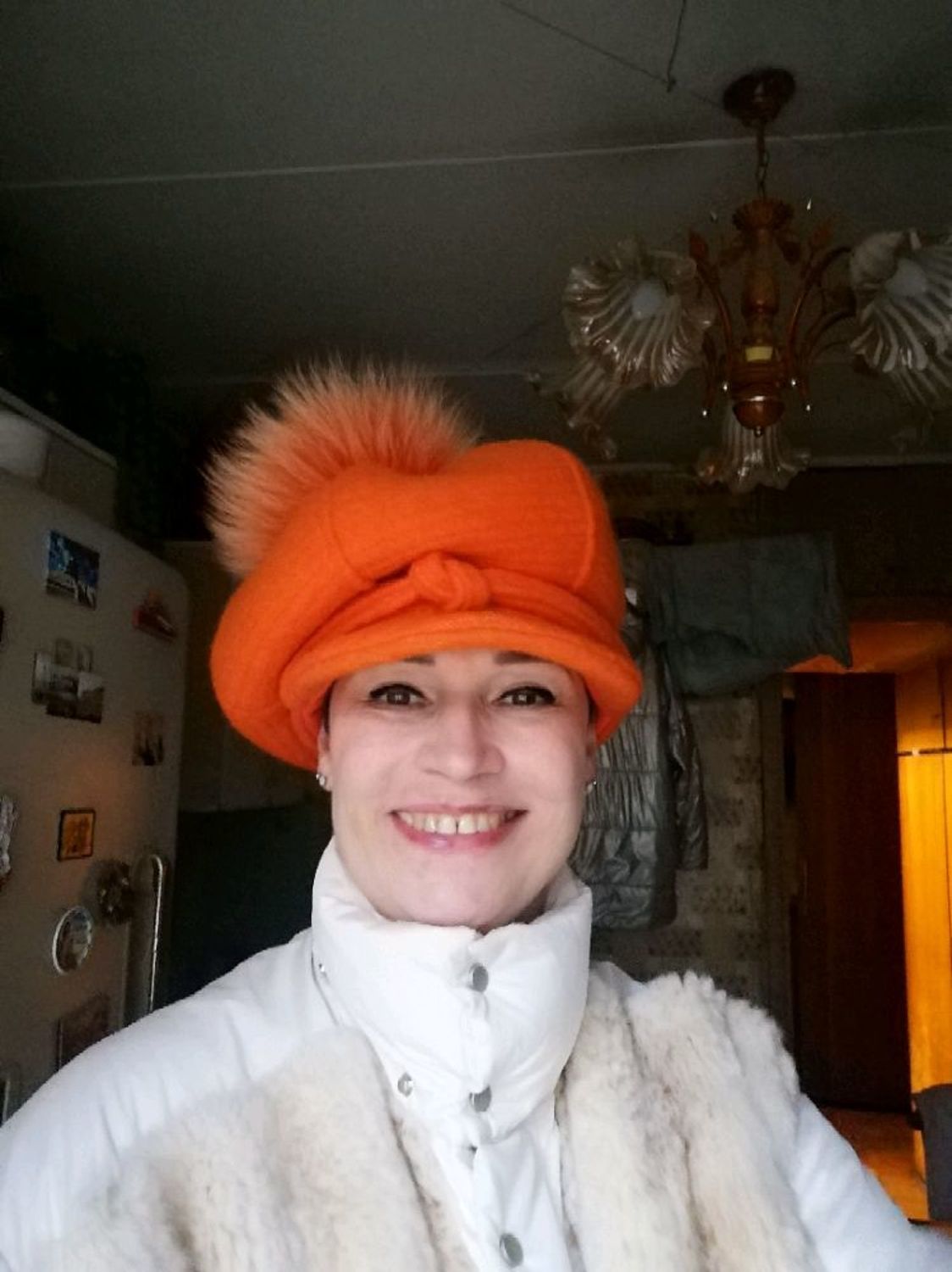 Photo №1 к отзыву покупателя Tatyana о товаре Меховой помпон из финского  енота красный