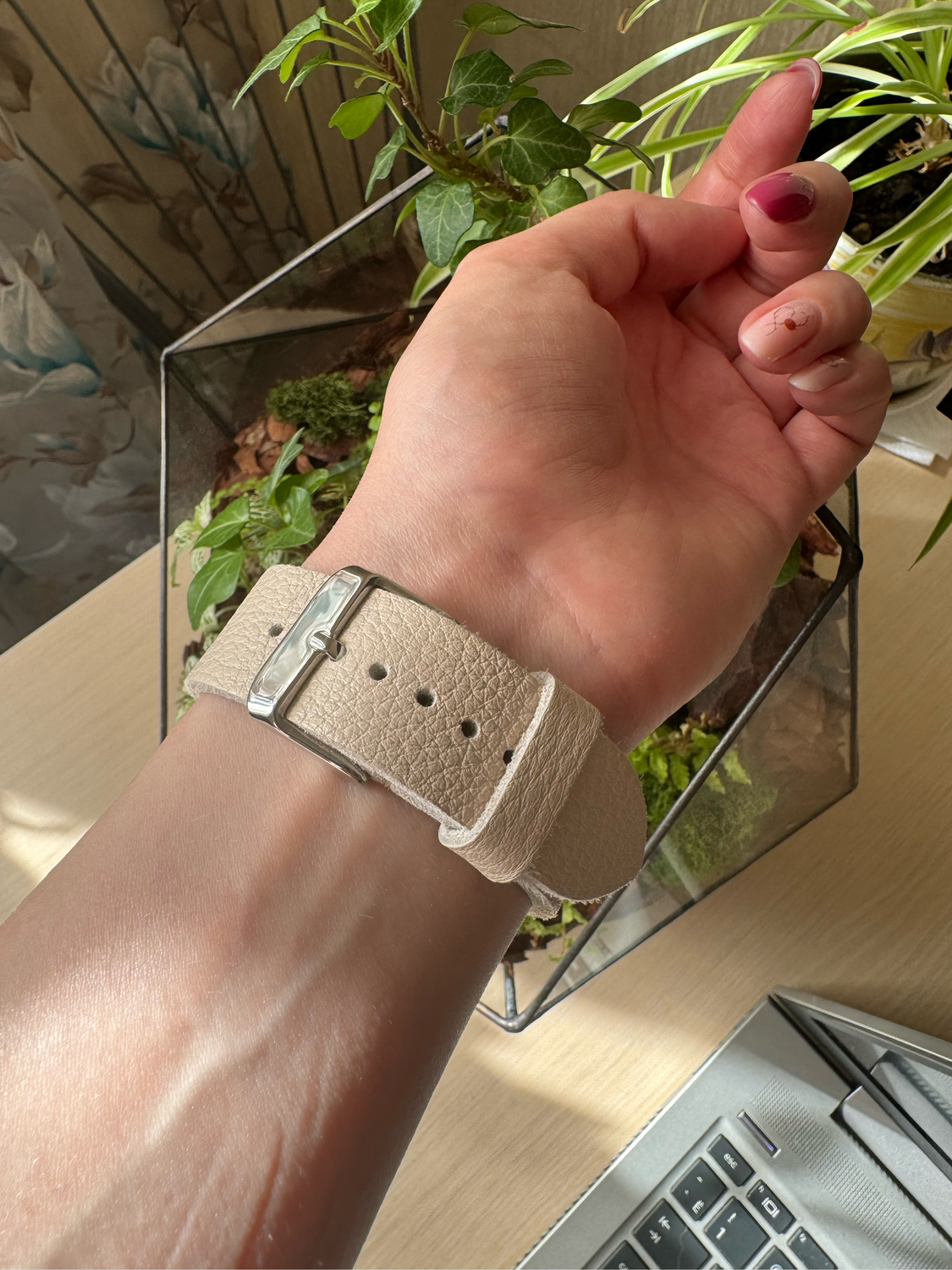 Фото №1 к отзыву покупателя Виктория о товаре Кожаный ремешок на Apple Watch "Бежевый"