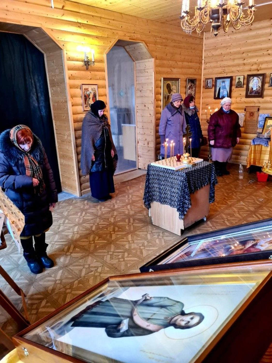 Фото №1 к отзыву покупателя Олег Фёдорович о товаре Прямой киот для икон.