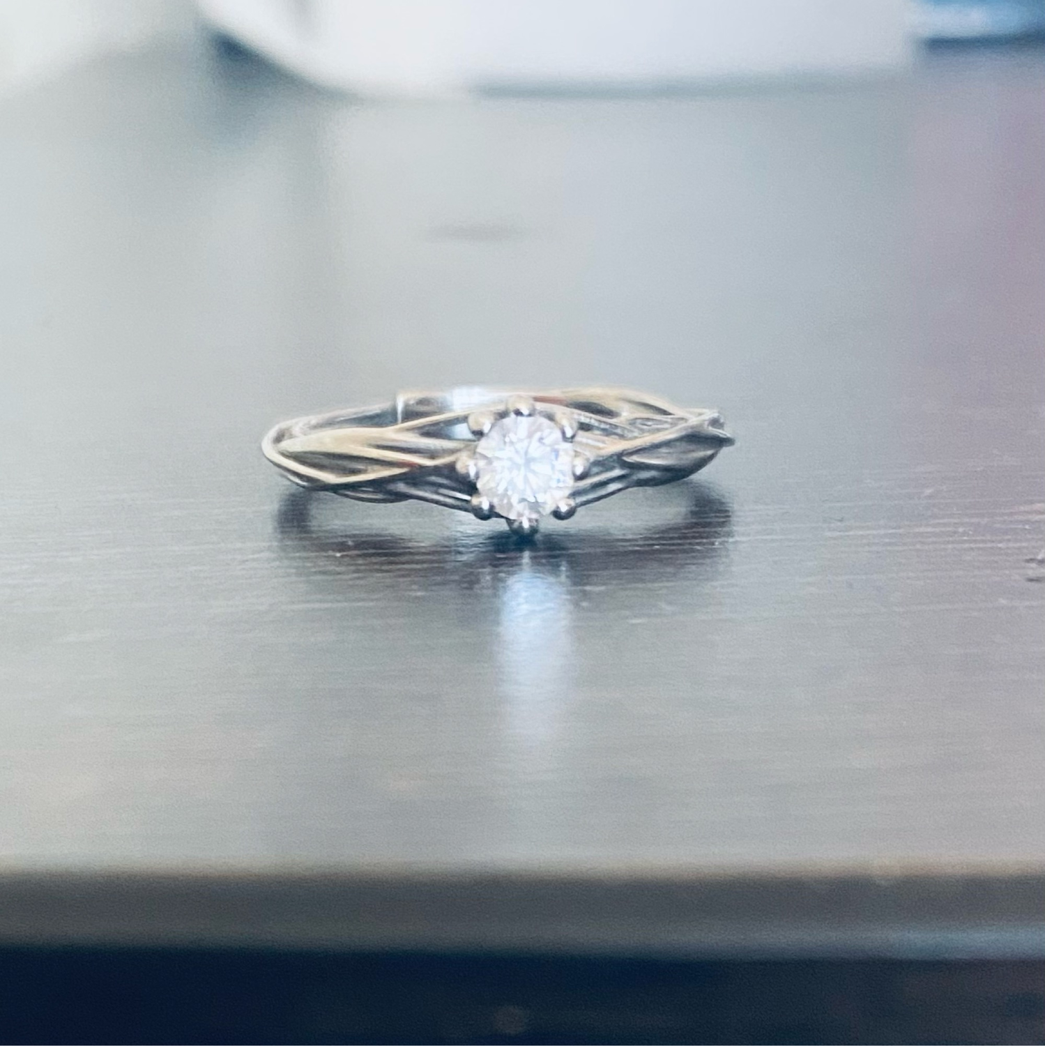 Фото №1 к отзыву покупателя Евгения Минаева о товаре Необычное кольцо для предложения, кольцо для помолвки, кольцо с камнем