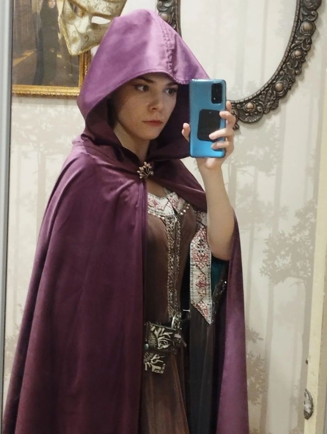Фото №2 к отзыву покупателя Witchy Lilac: Stones & Flowers о товаре "Аметист" плащ бархатный с капюшоном фэнтезийный и еще 1 товар
