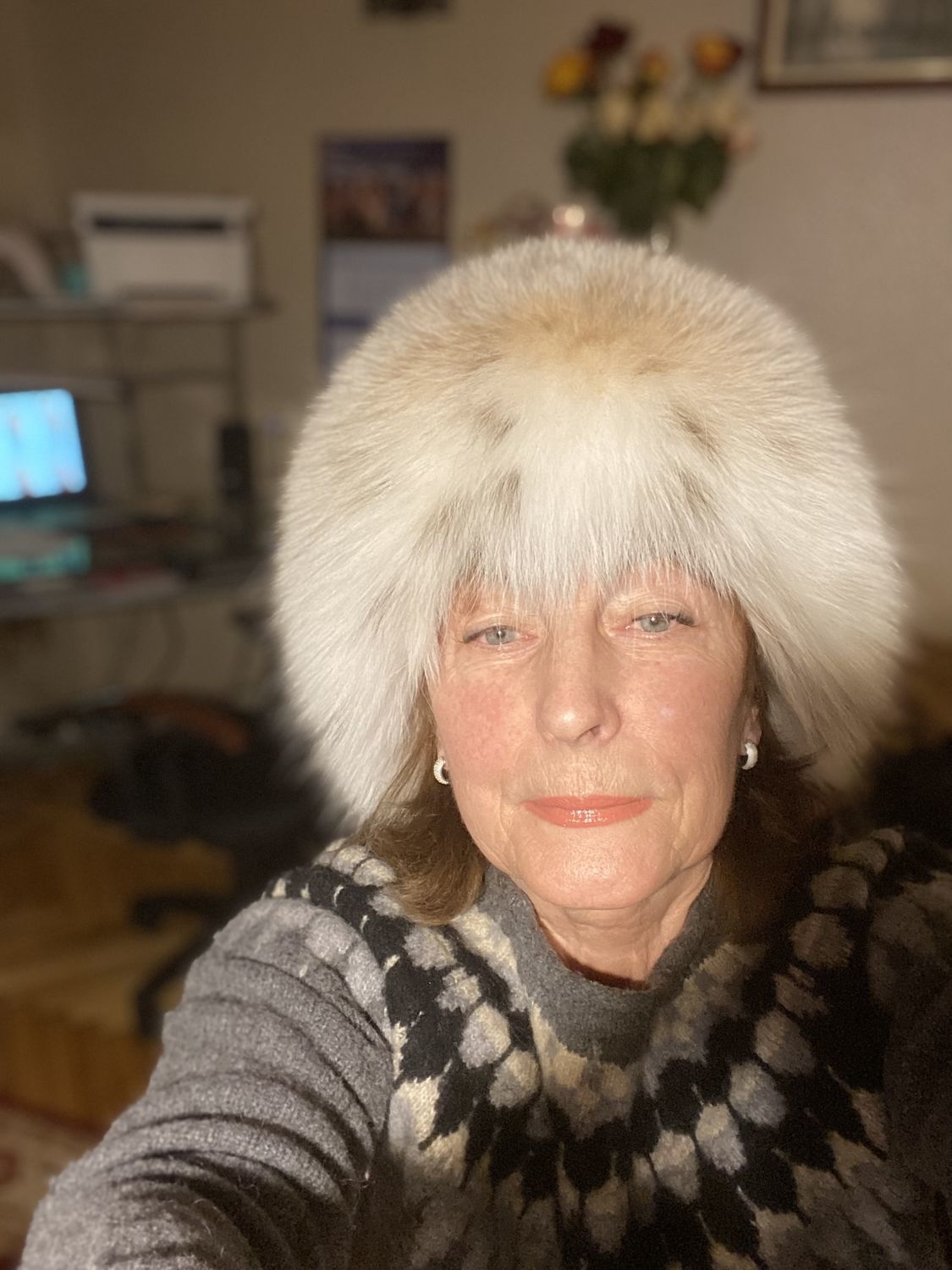 Фото №1 к отзыву покупателя elizaveta-pudich о товаре Женская кубанка из меха сибирской рыси.