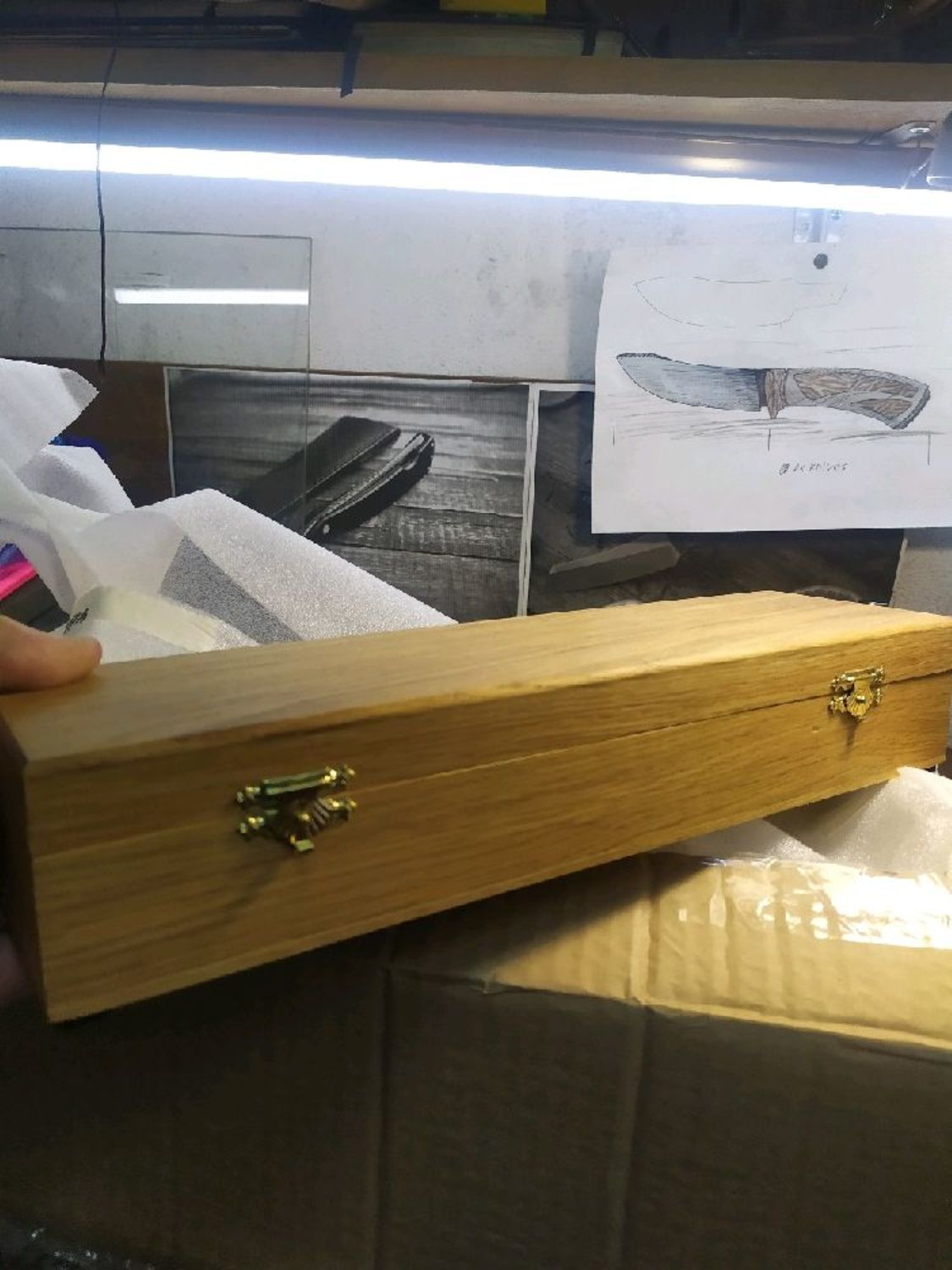Photo №3 к отзыву покупателя AX_knives о товаре Шкатулка для ножа из массива дуба